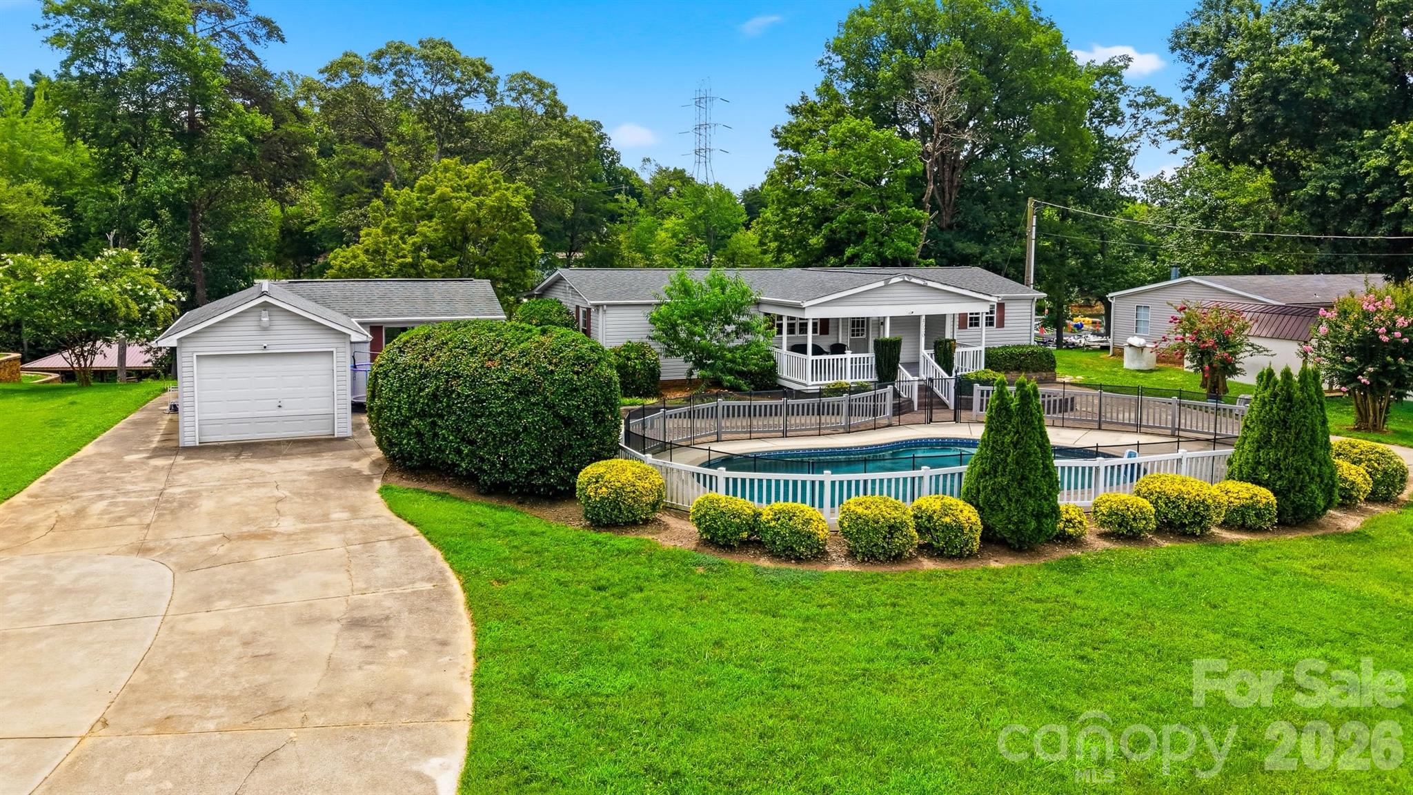 4520 Lake Drive Property Photo 4