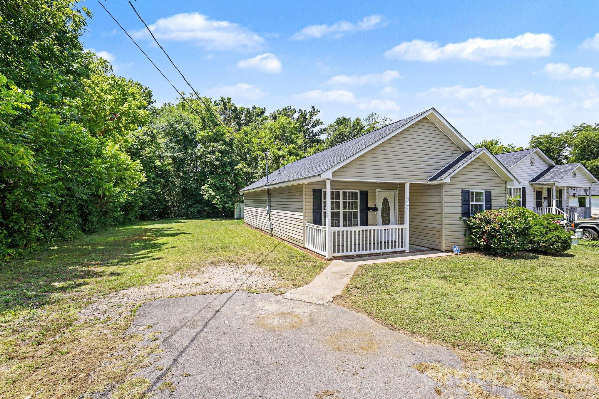 317 Baker Street Property Photo 2
