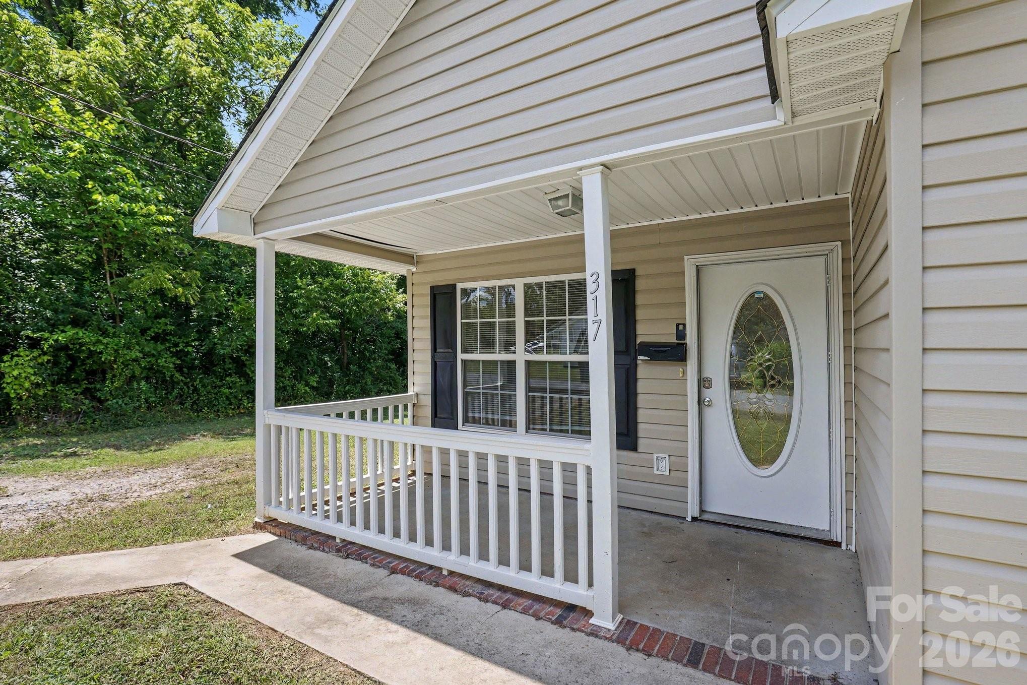 317 Baker Street Property Photo 3