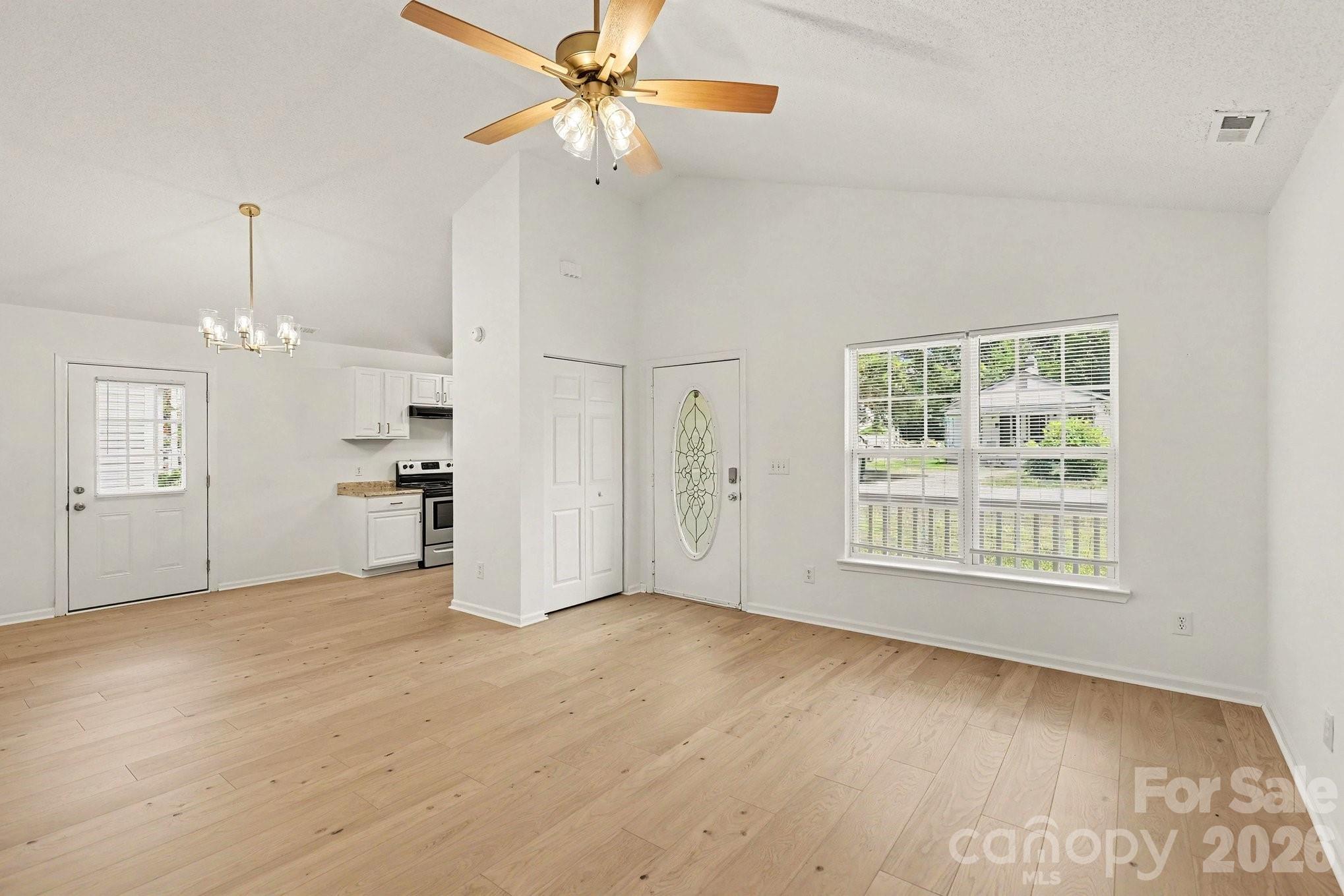 317 Baker Street Property Photo 4