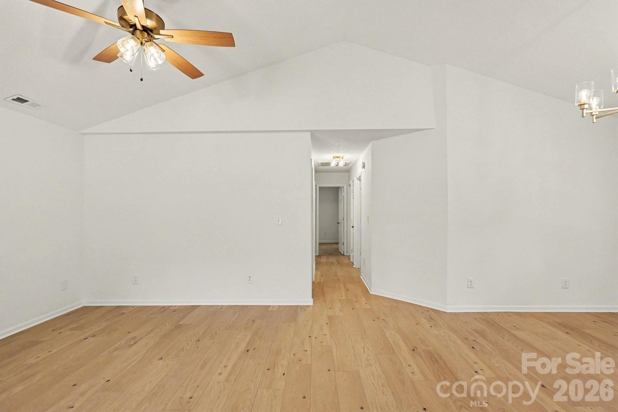 317 Baker Street Property Photo 6