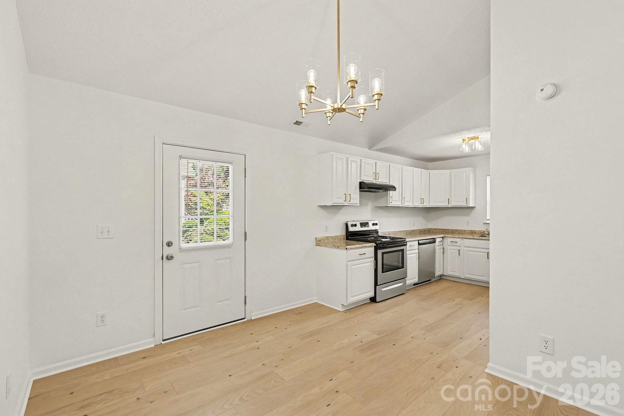 317 Baker Street Property Photo 8