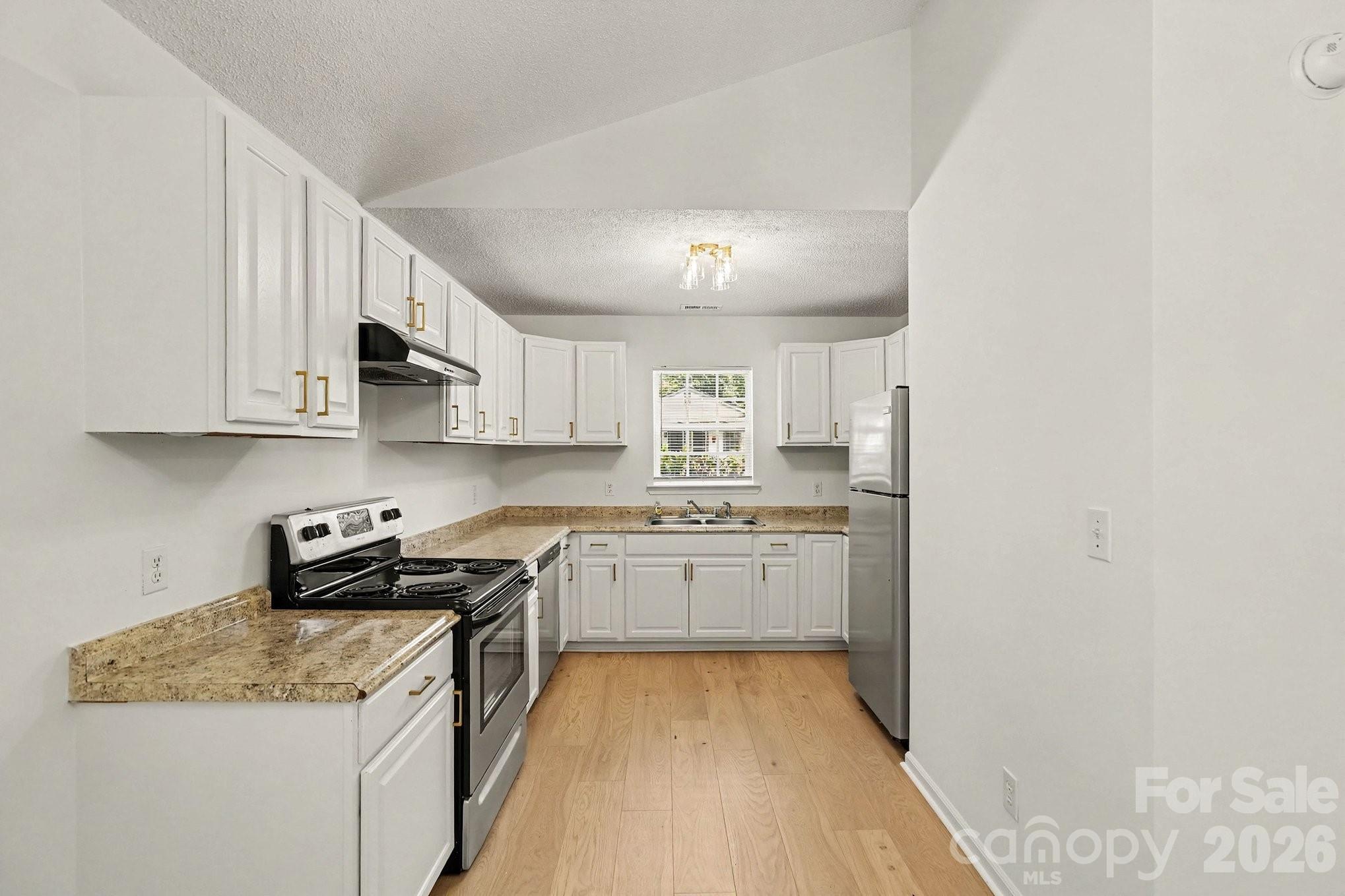 317 Baker Street Property Photo 10