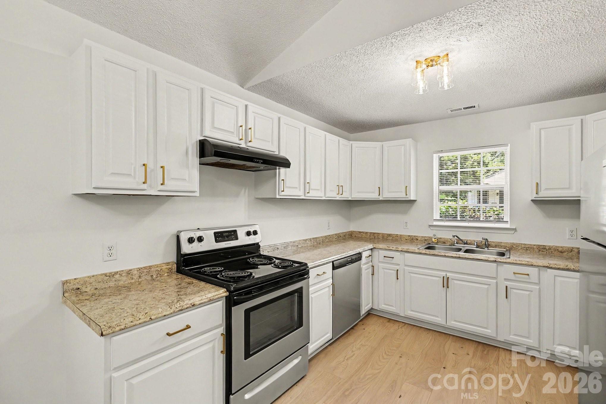 317 Baker Street Property Photo 11