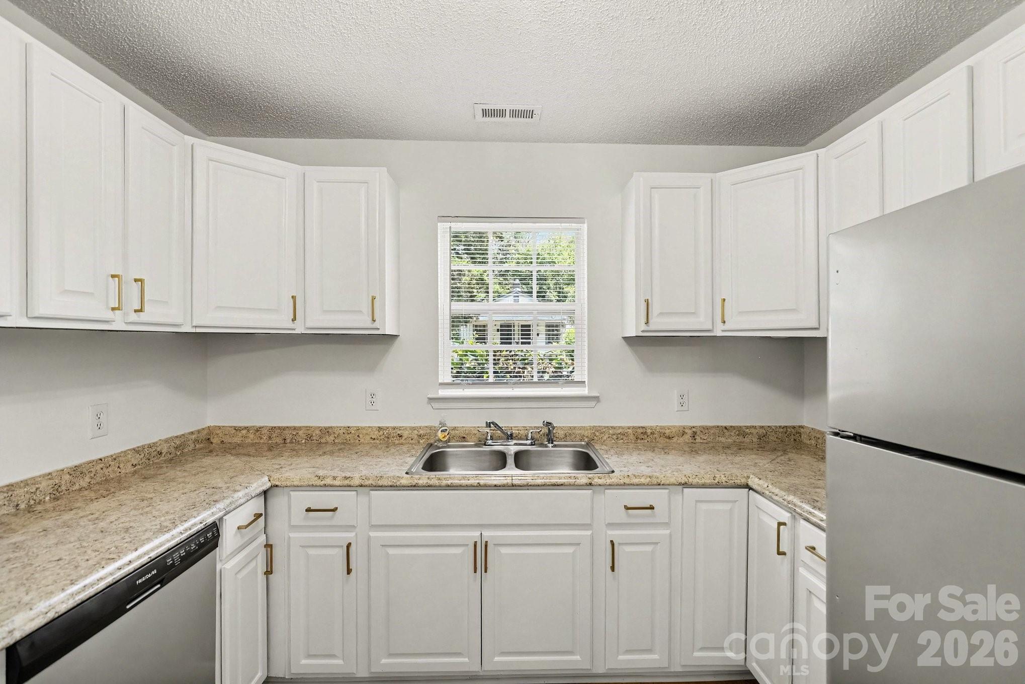 317 Baker Street Property Photo 12
