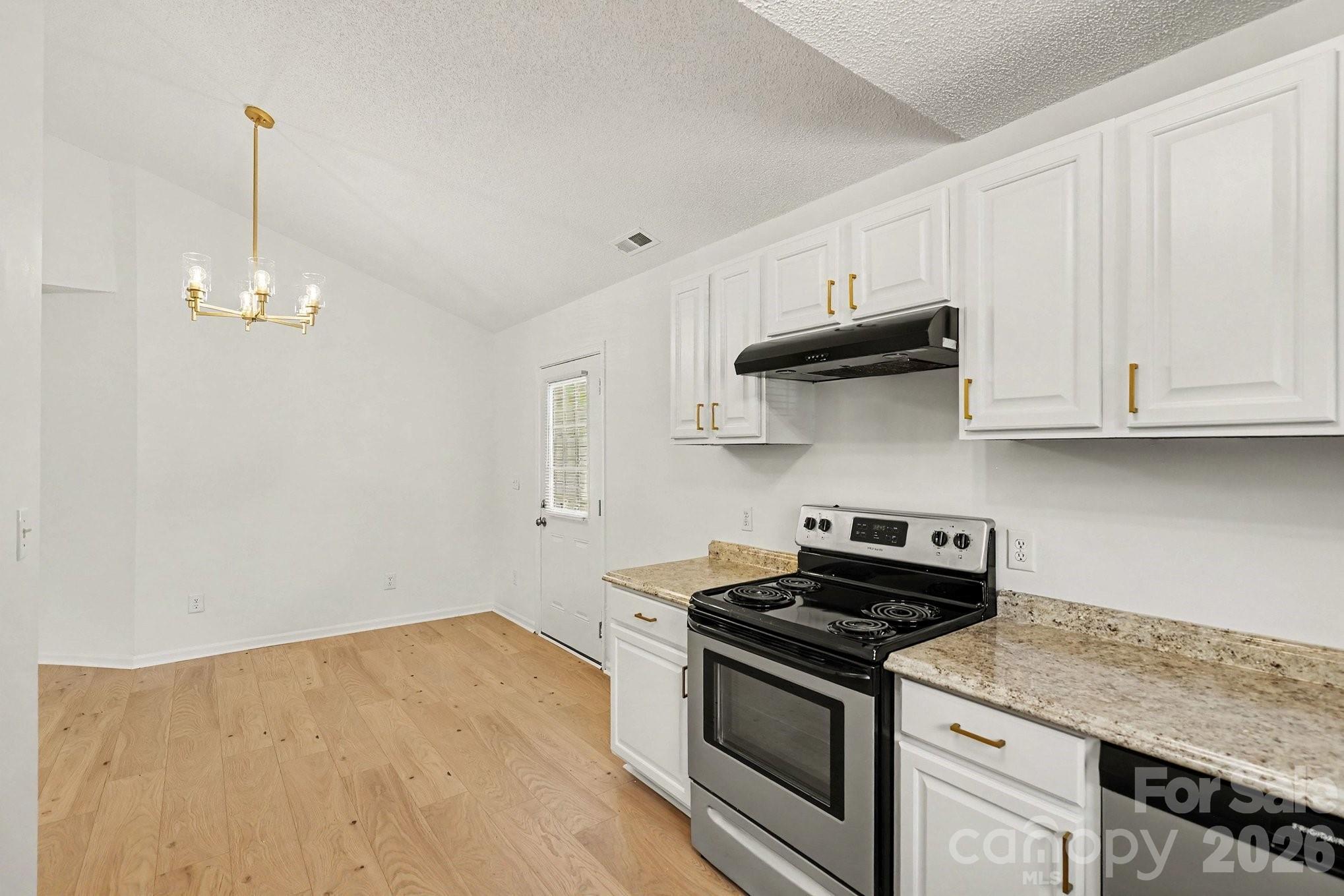 317 Baker Street Property Photo 13