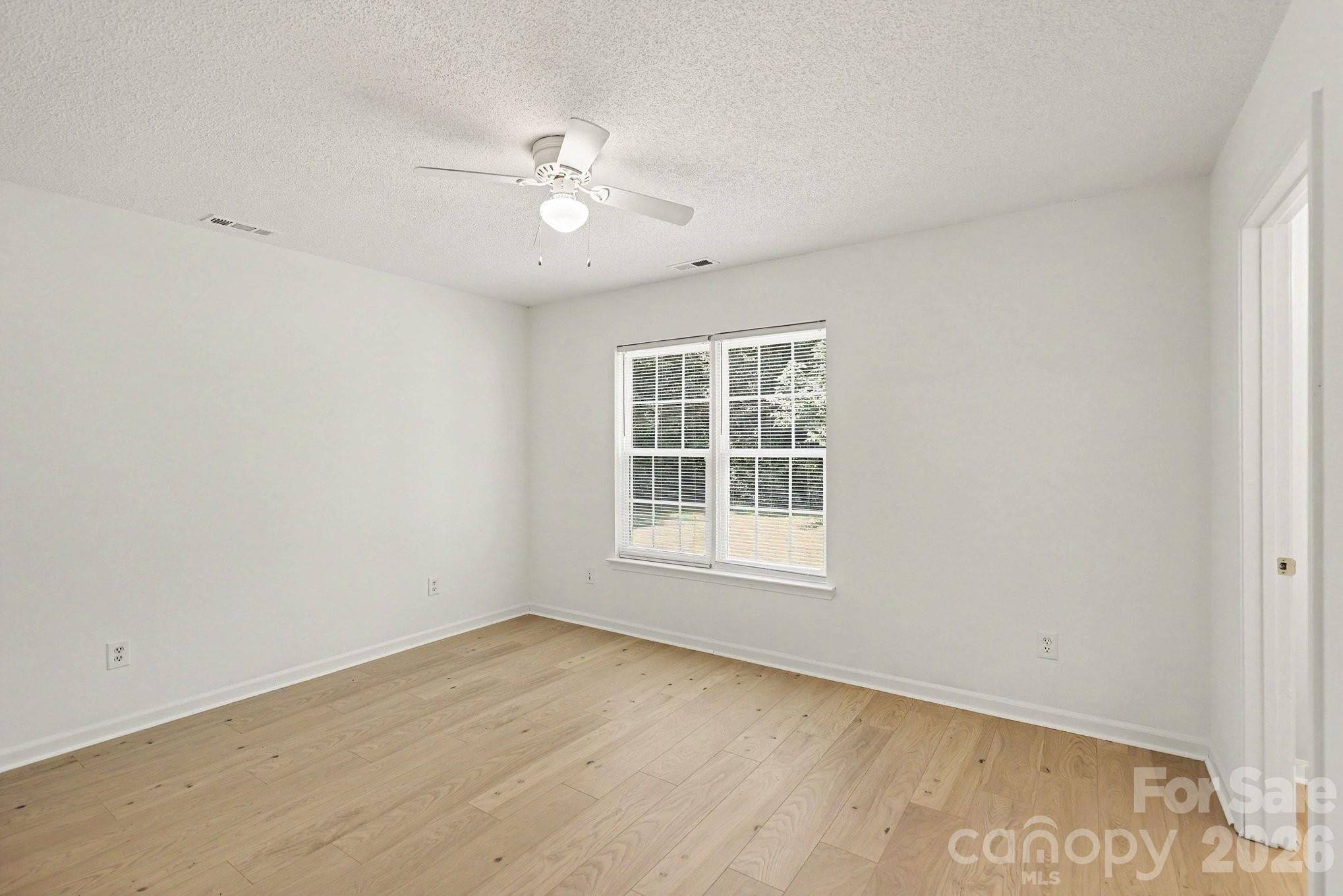 317 Baker Street Property Photo 14