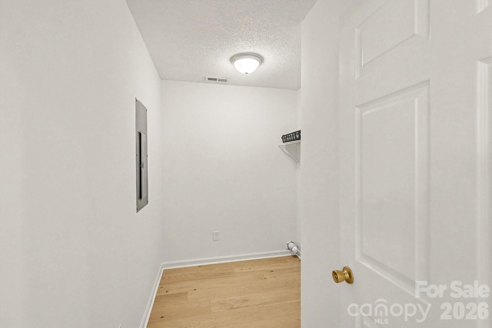 317 Baker Street Property Photo 21