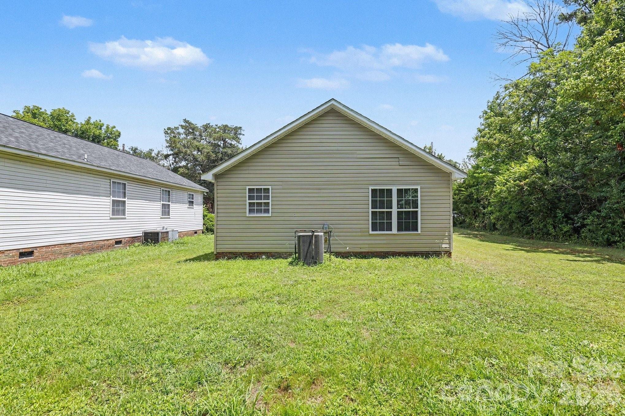 317 Baker Street Property Photo 24