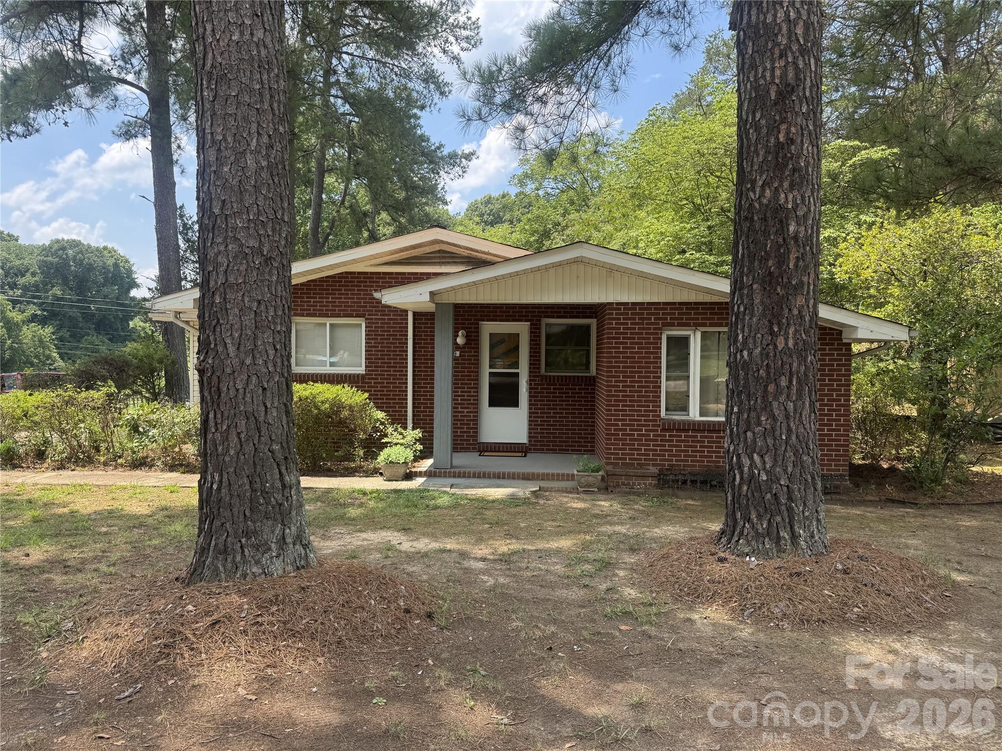 709 Sunset Drive Property Photo 1