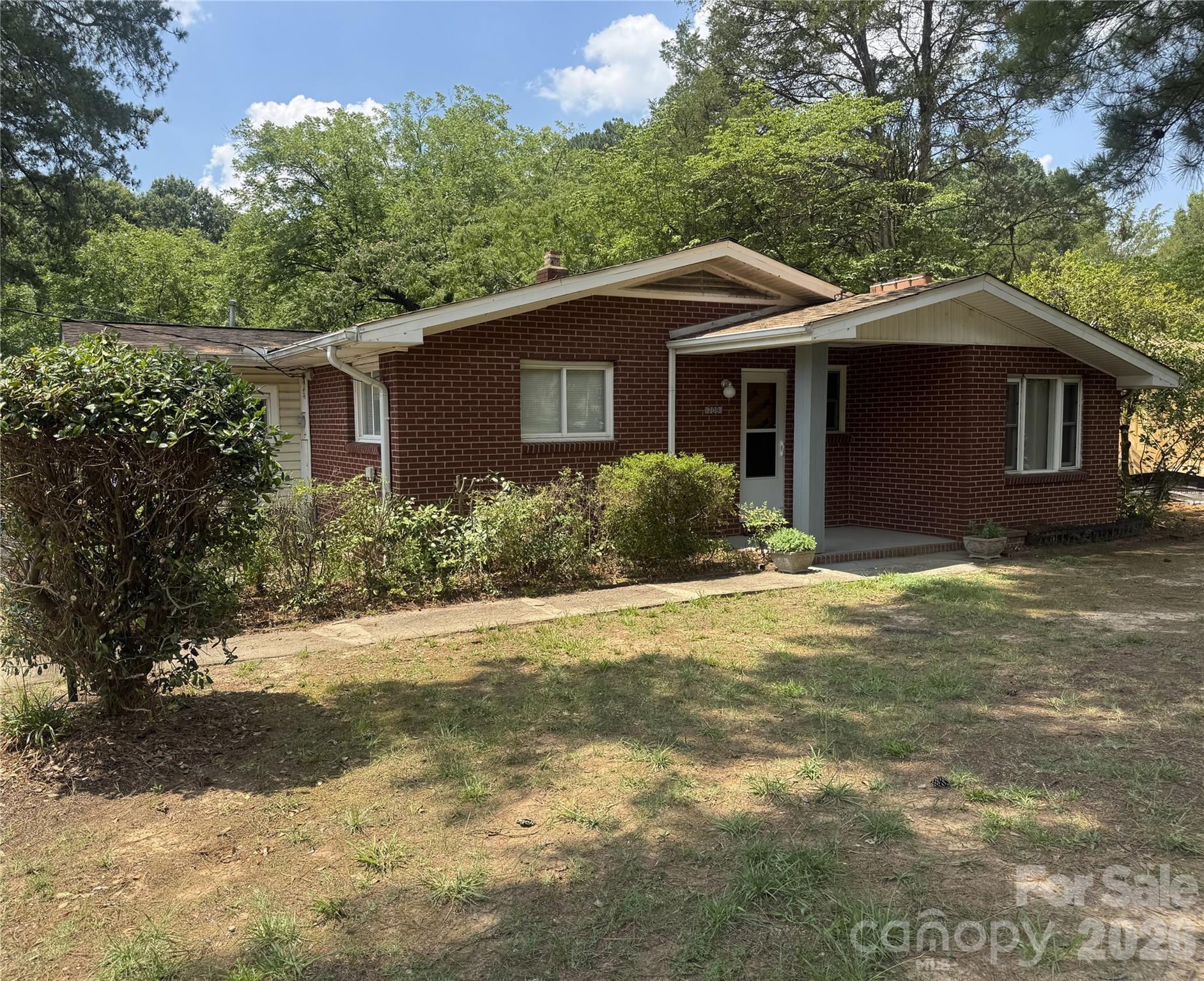 709 Sunset Drive Property Photo 3