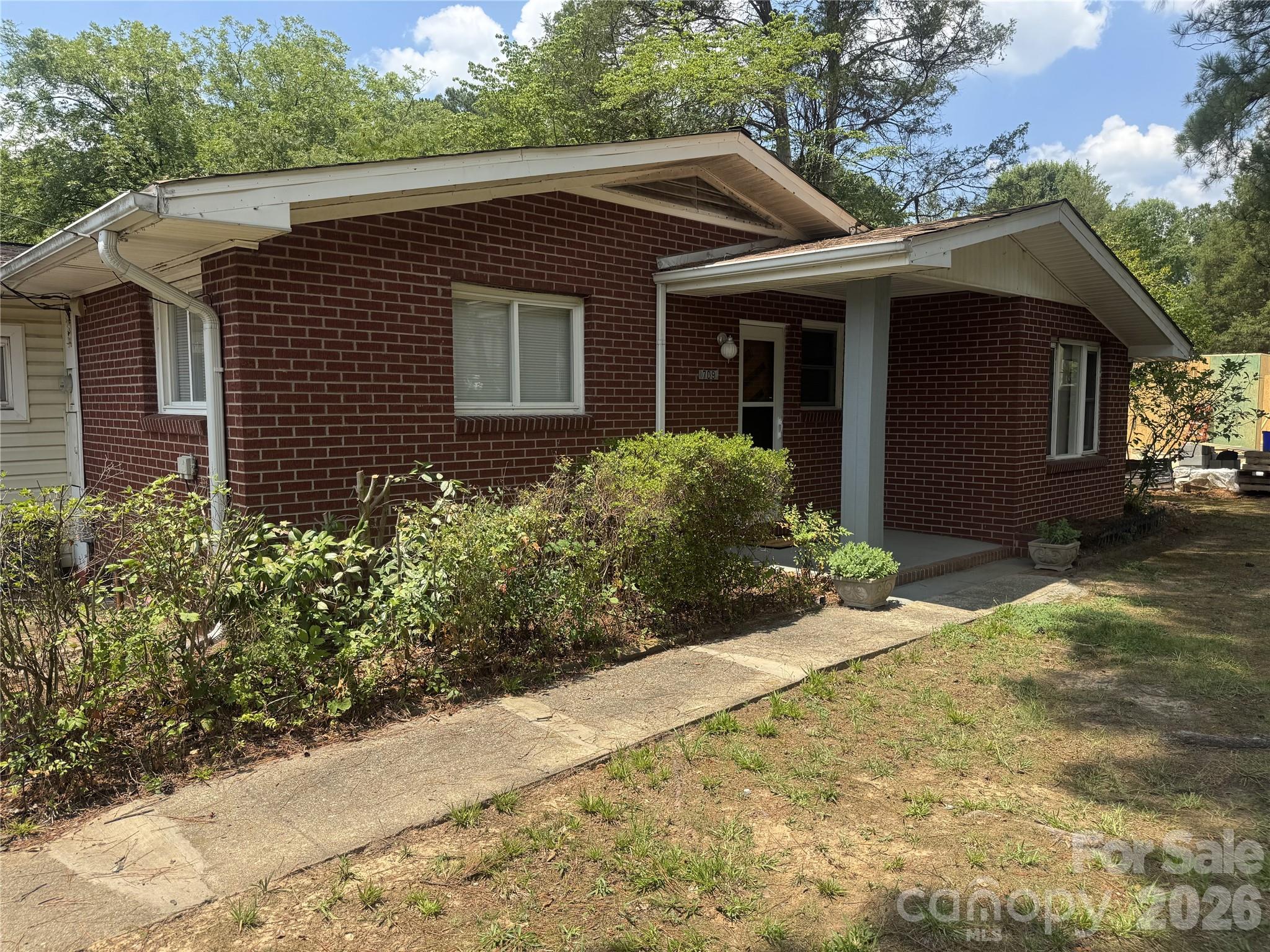 709 Sunset Drive Property Photo 5