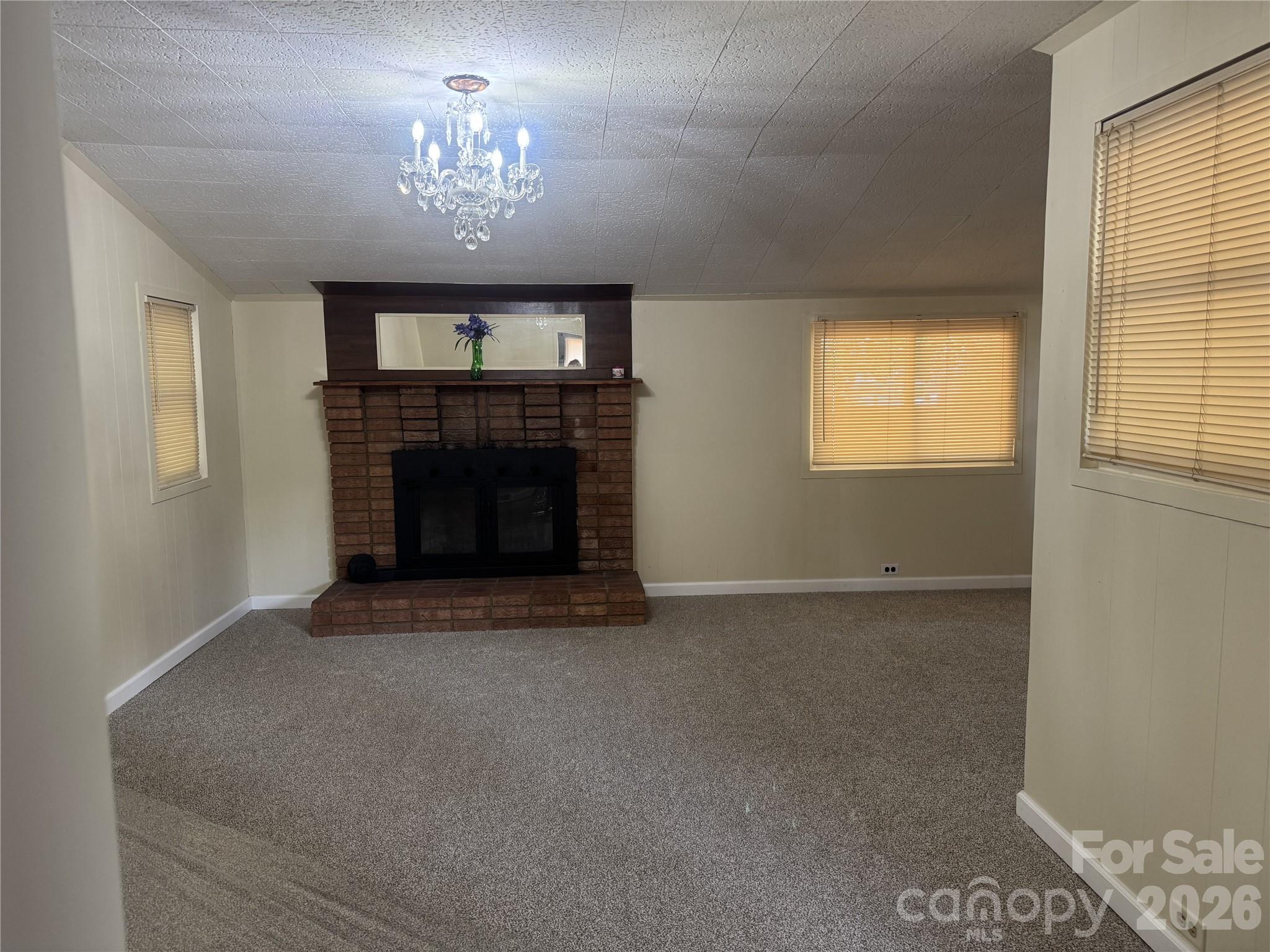 709 Sunset Drive Property Photo 7