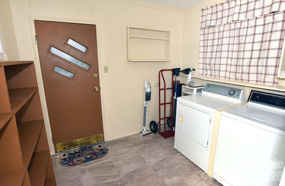 709 Sunset Drive Property Photo 26