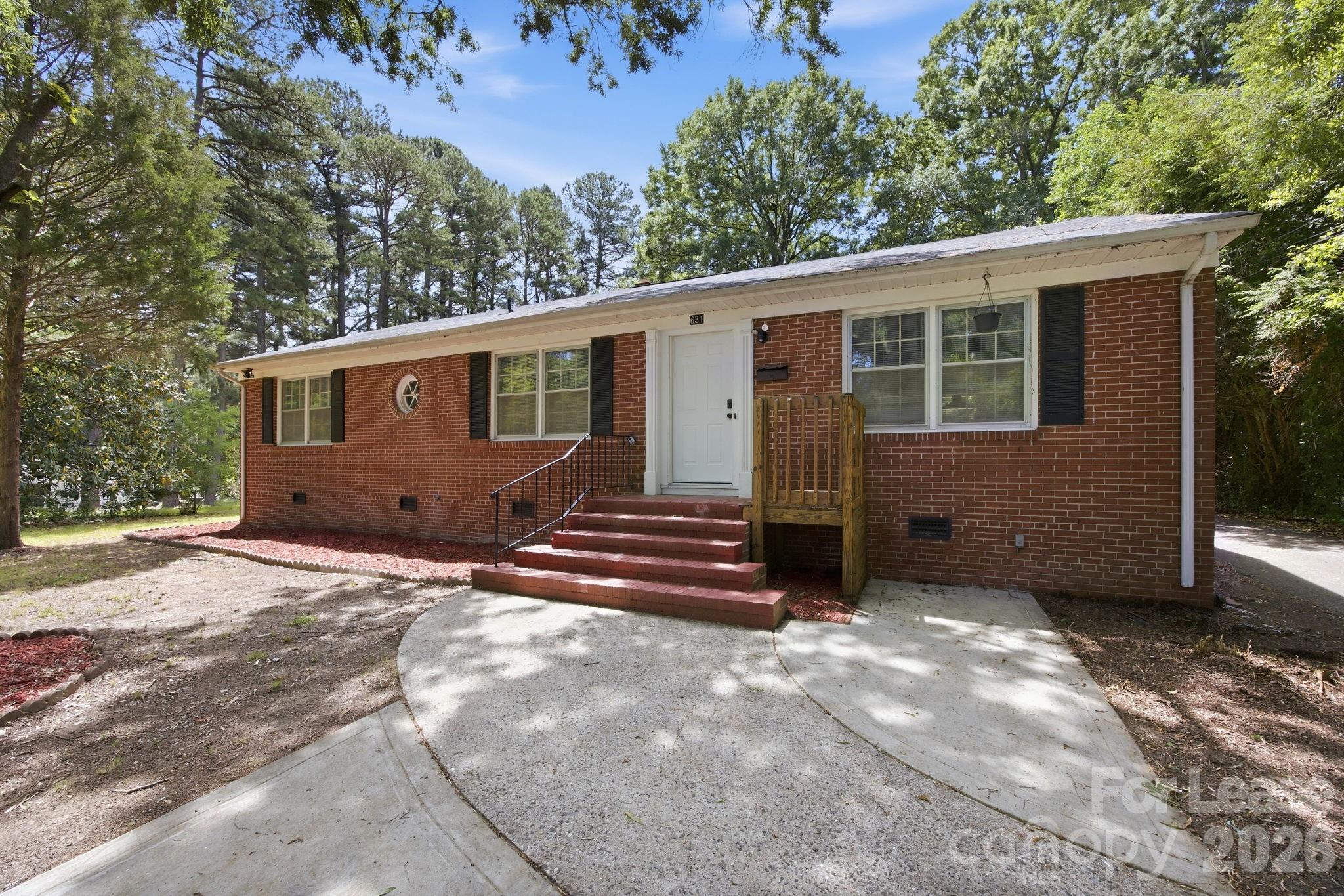631 Townsend Avenue Property Photo 2