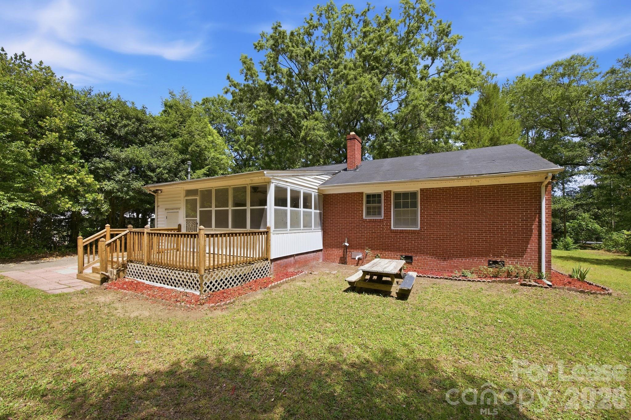631 Townsend Avenue Property Photo 28