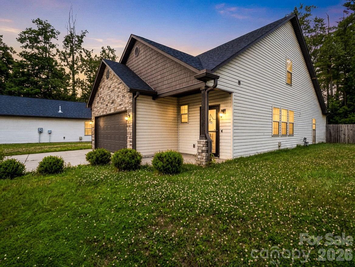 198 N River Road Property Photo 4