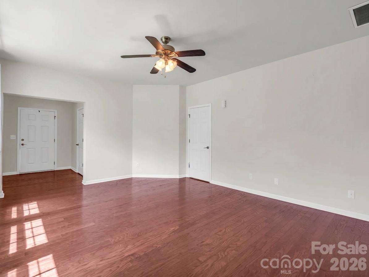 198 N River Road Property Photo 11