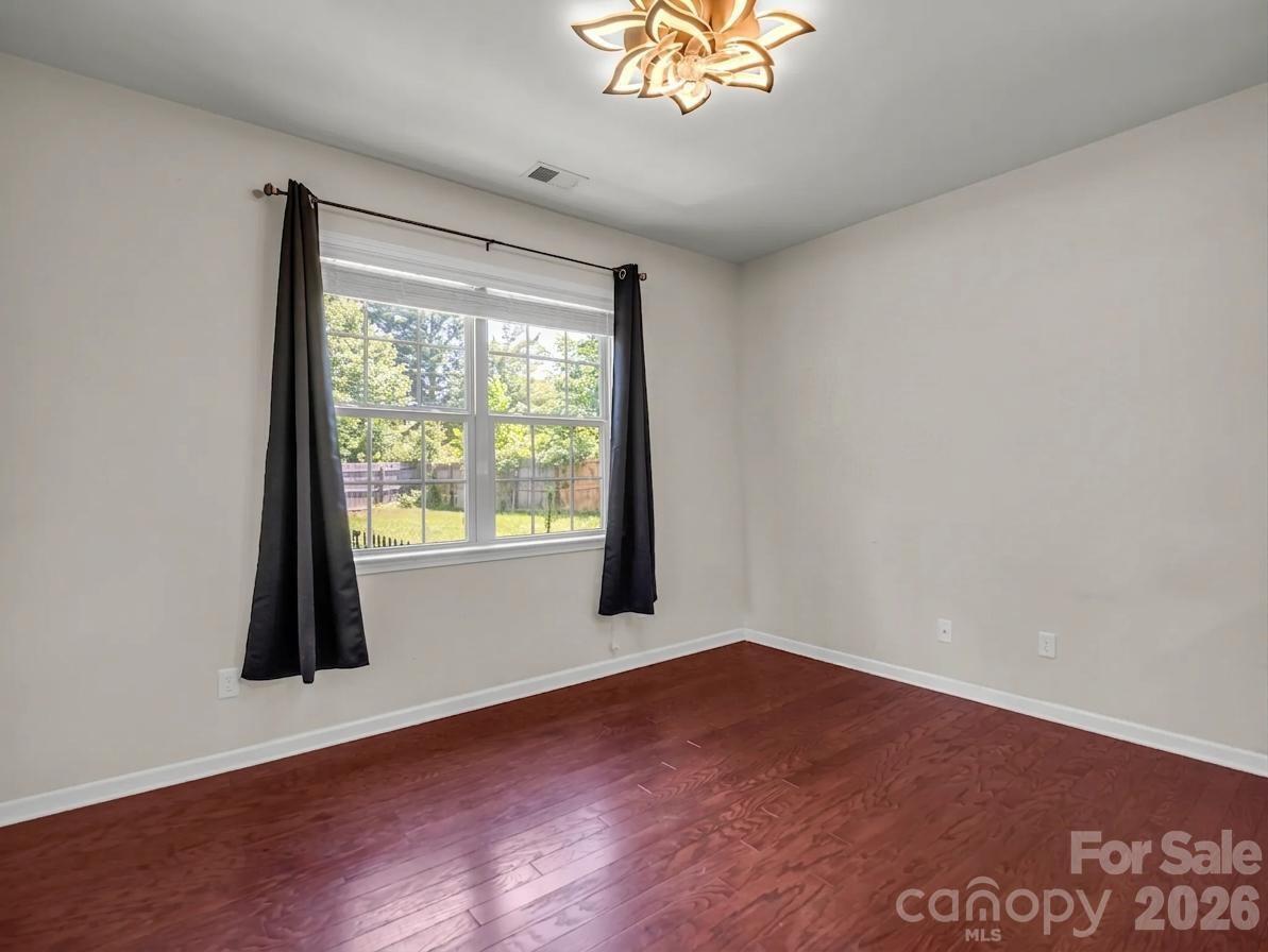 198 N River Road Property Photo 12