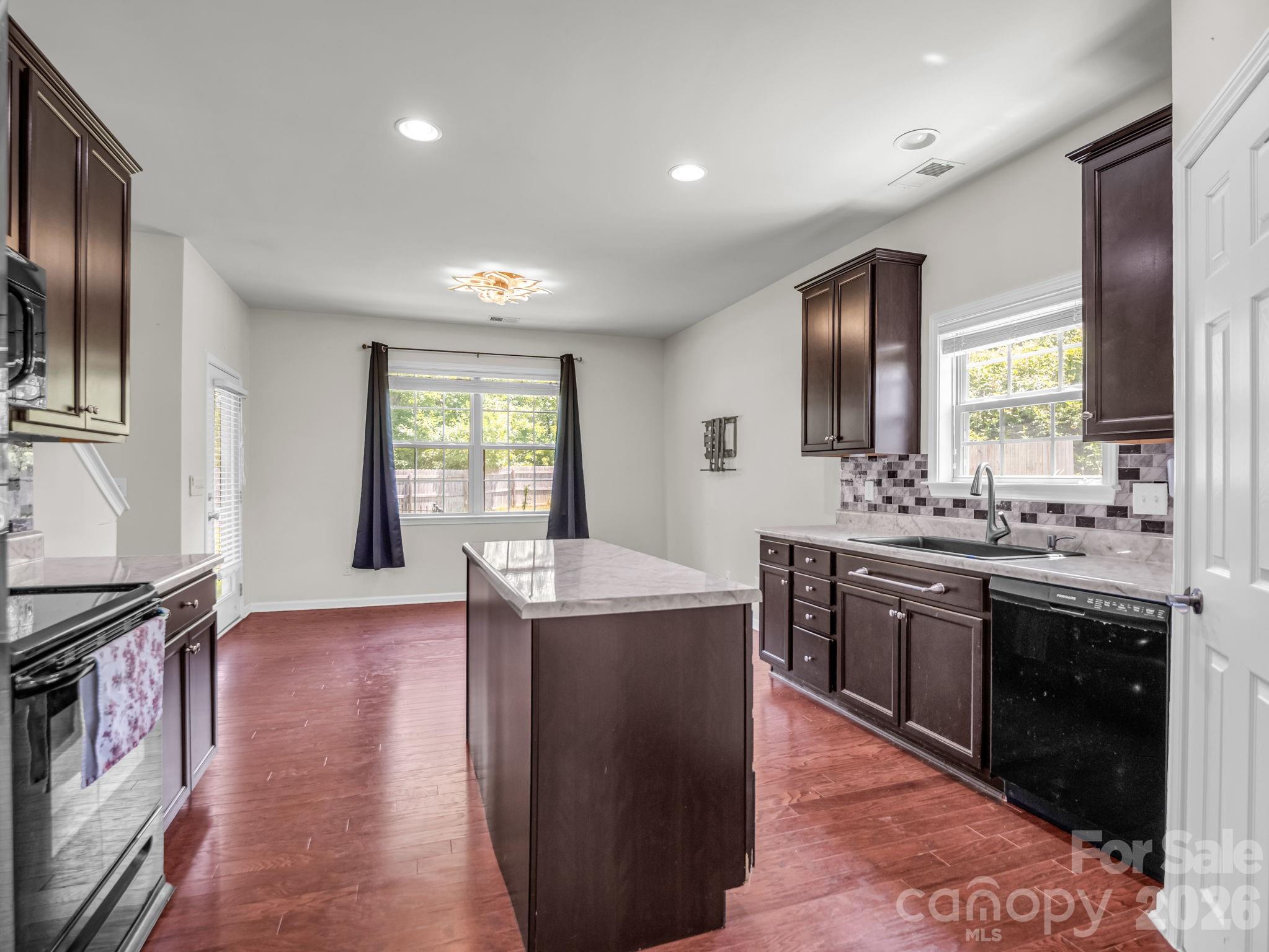 198 N River Road Property Photo 18