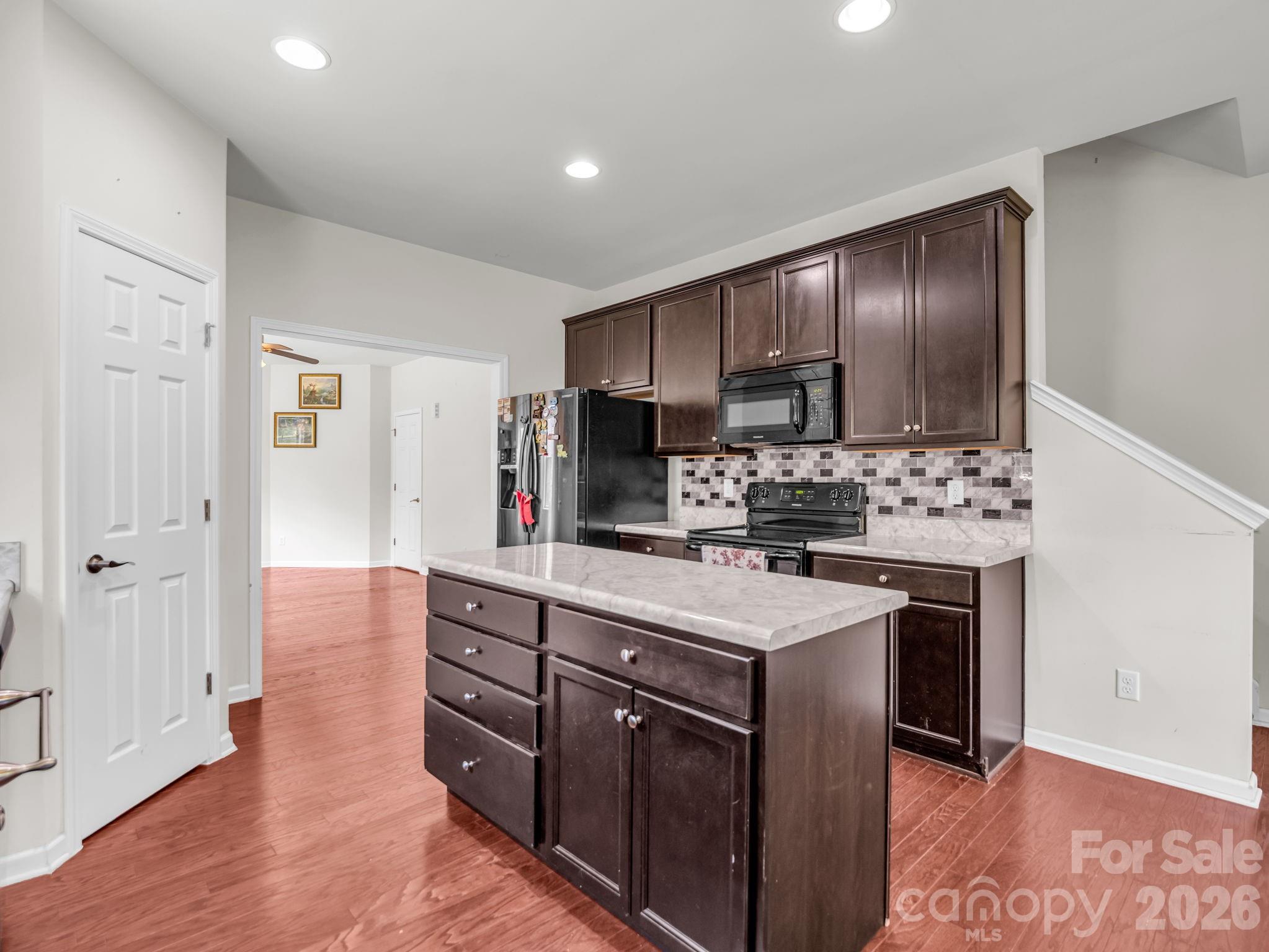 198 N River Road Property Photo 19