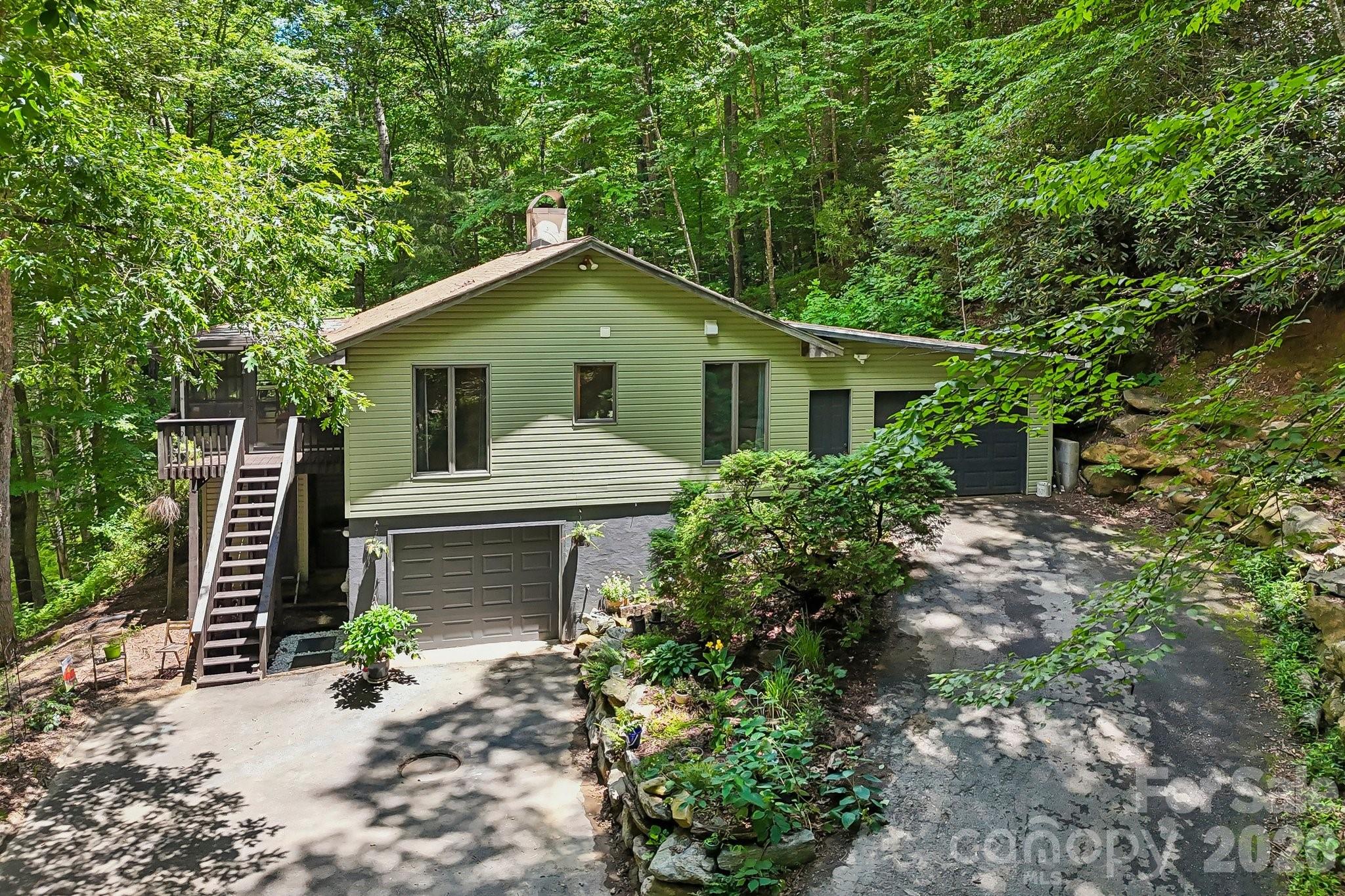637 Cascade Lake Road Property Photo 4