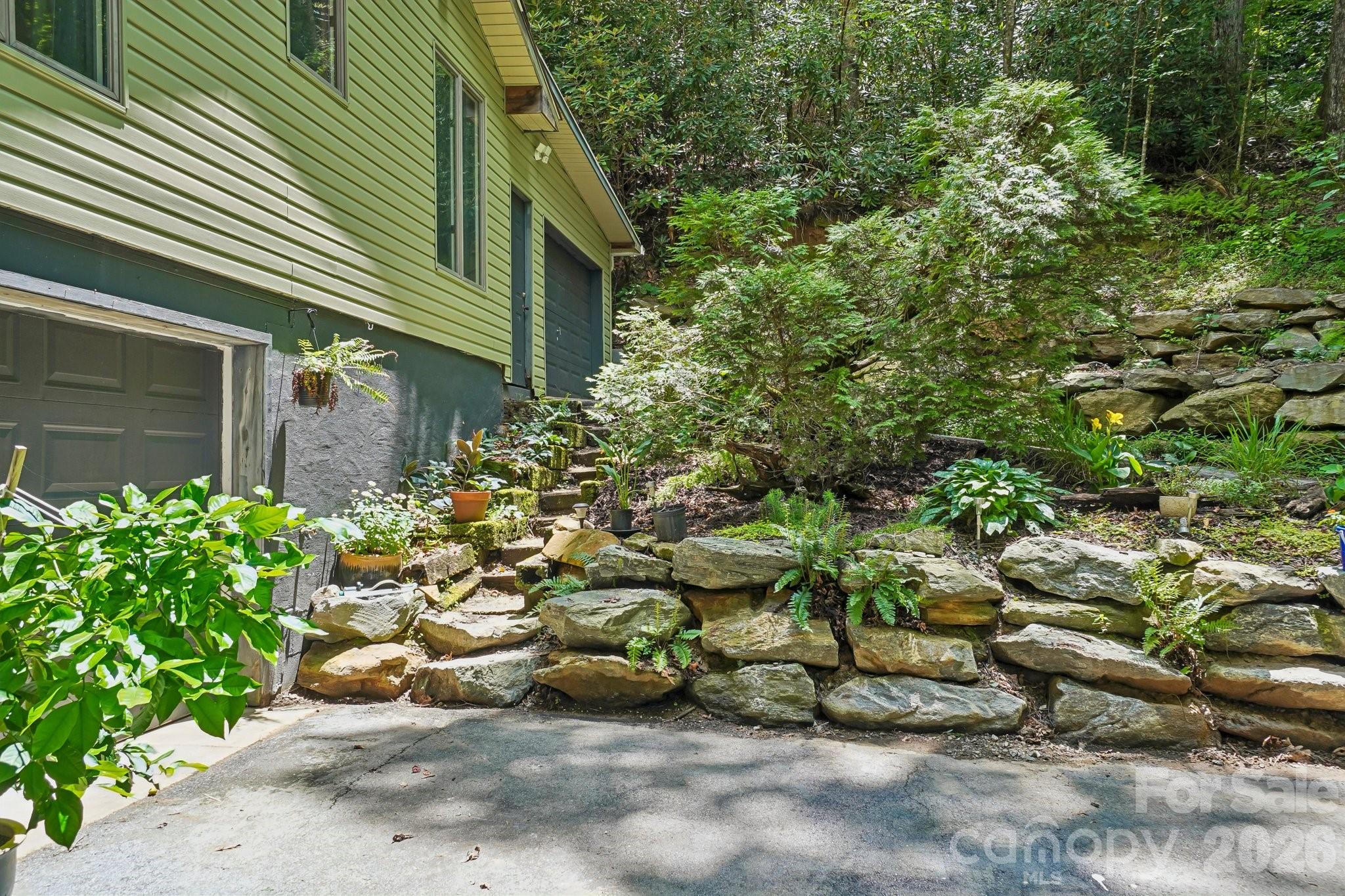 637 Cascade Lake Road Property Photo 8