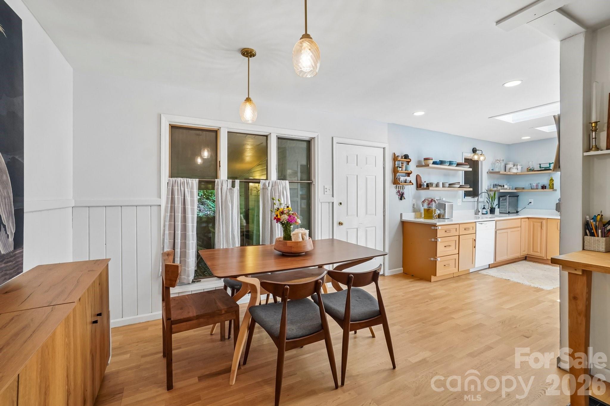 637 Cascade Lake Road Property Photo 10