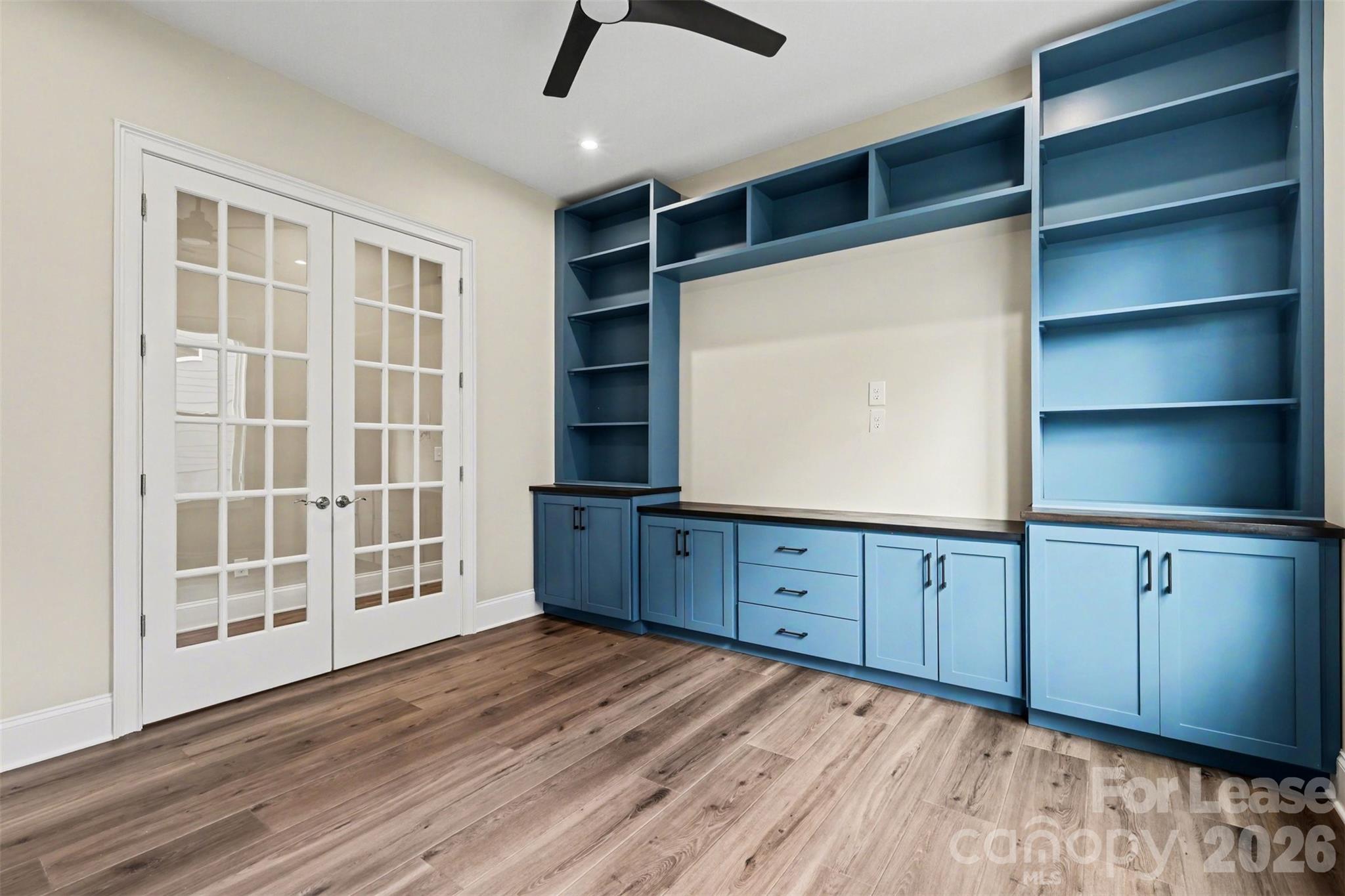 2026 Lake Como Drive Property Photo 8