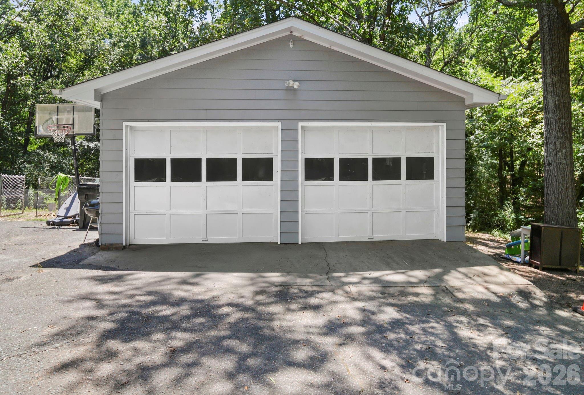 619 Cedarwood Drive Property Photo 2