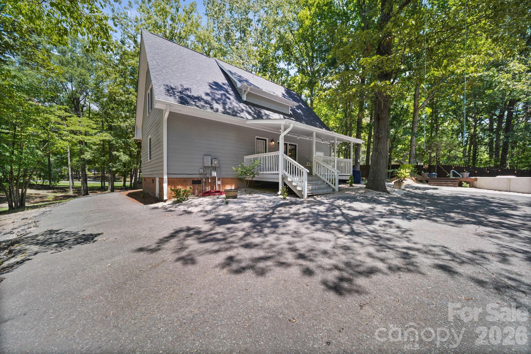 619 Cedarwood Drive Property Photo 3