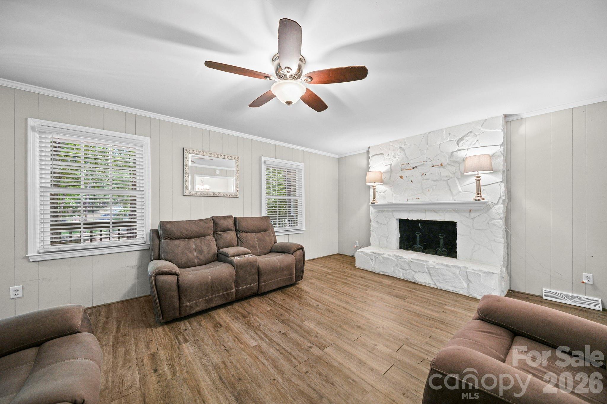 619 Cedarwood Drive Property Photo 7