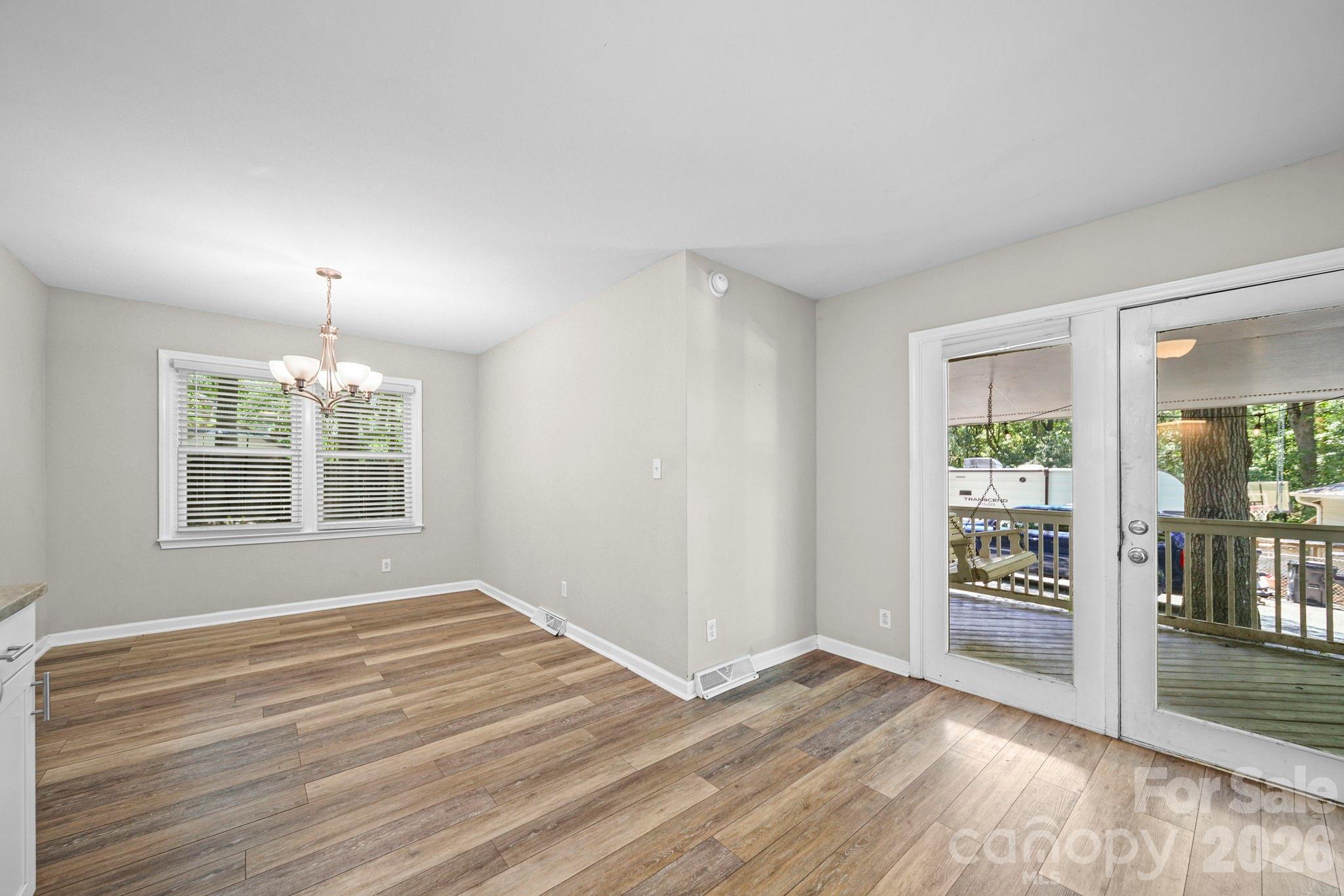 619 Cedarwood Drive Property Photo 8