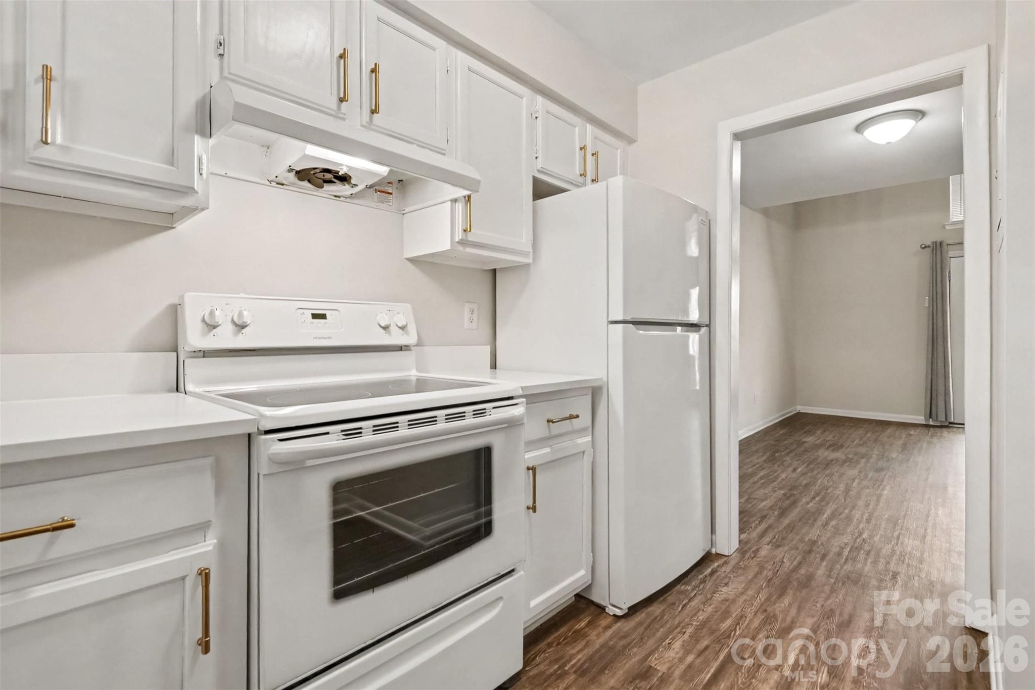 3312 Heathstead Place Property Photo 8