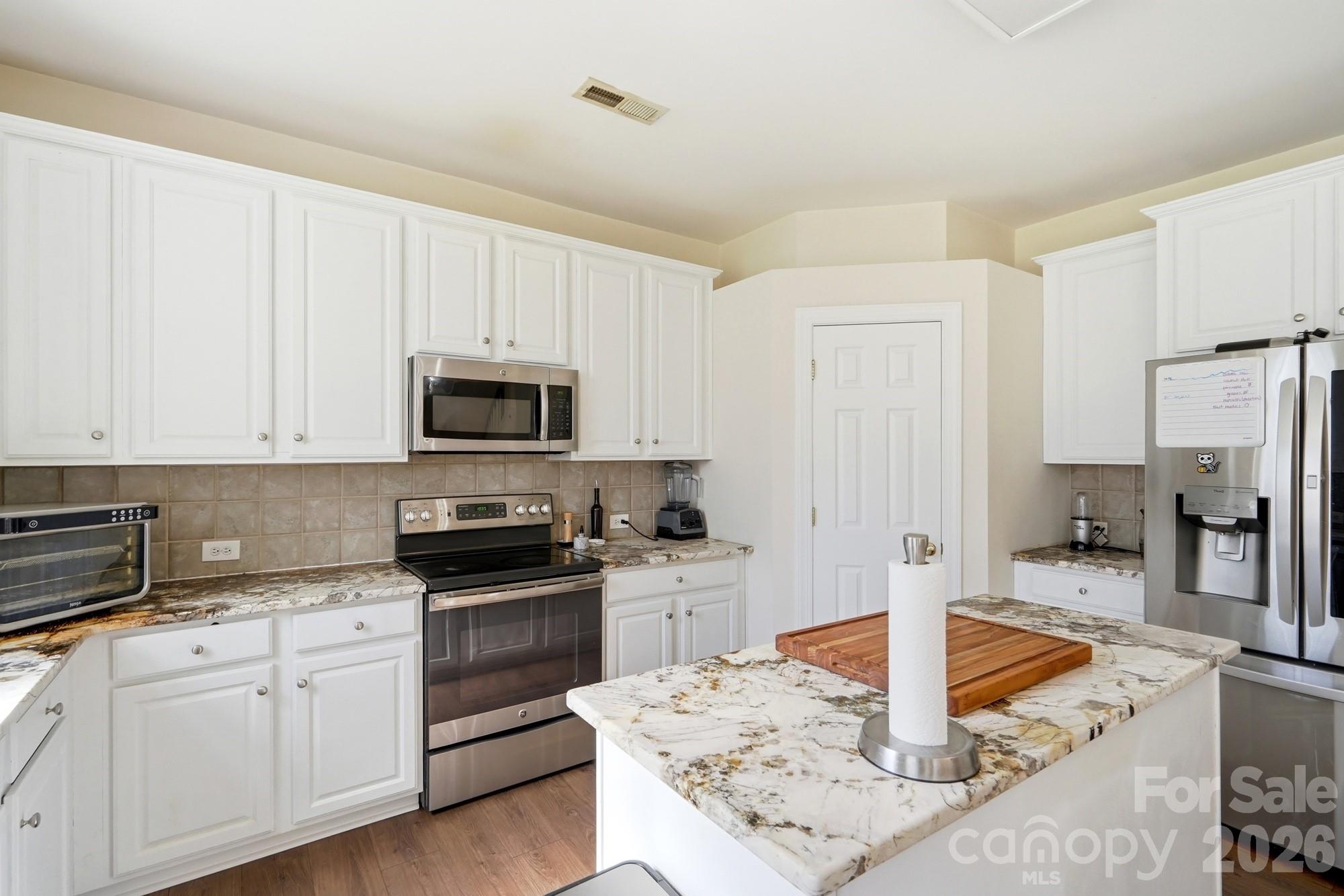 6226 Castlecove Road Property Photo 11