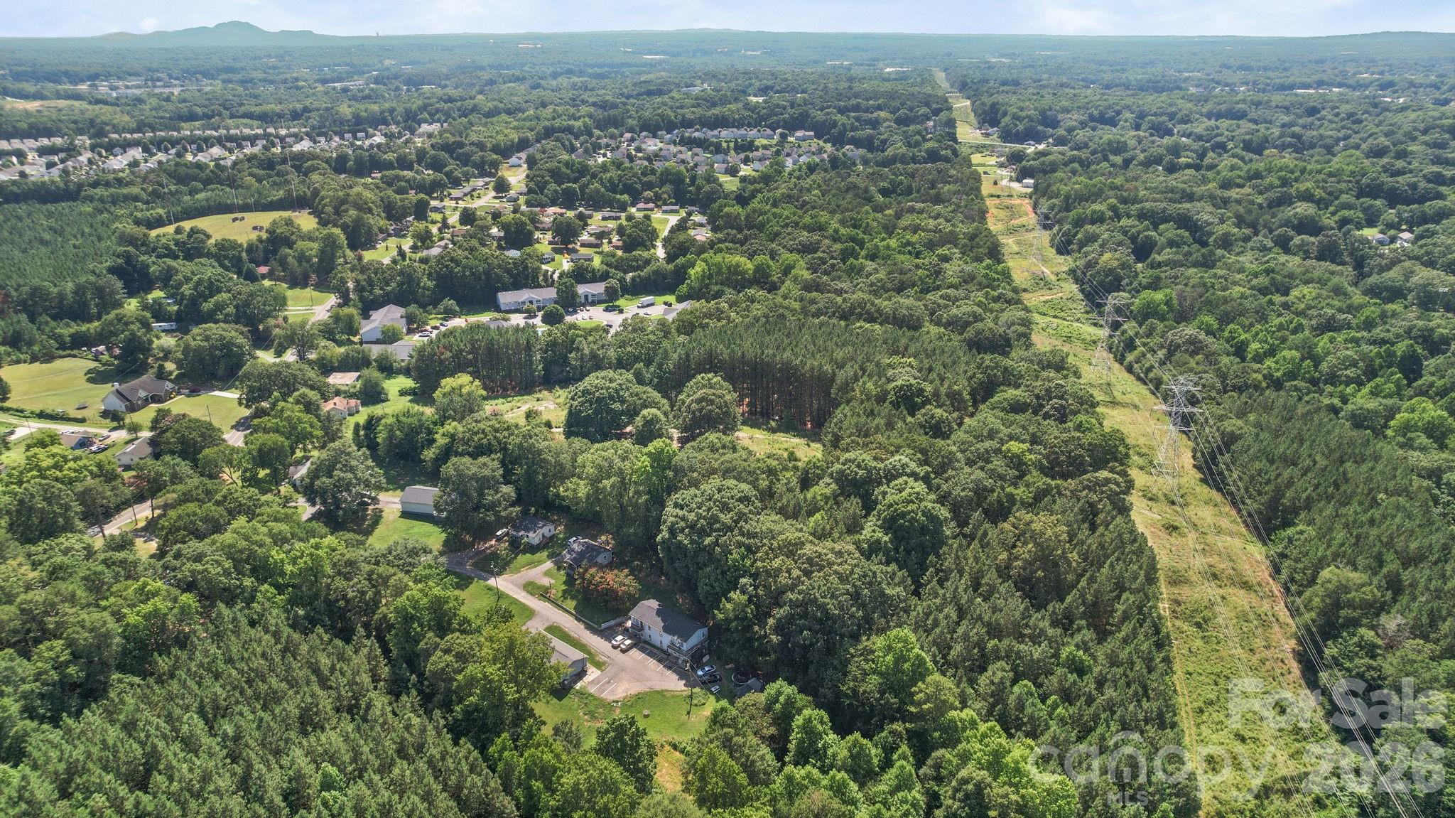 606 Robinson Clemmer Road Property Photo 2