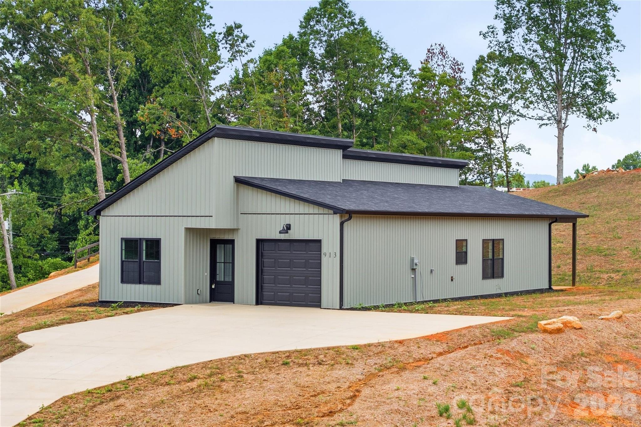 913 Overlook Drive Property Photo