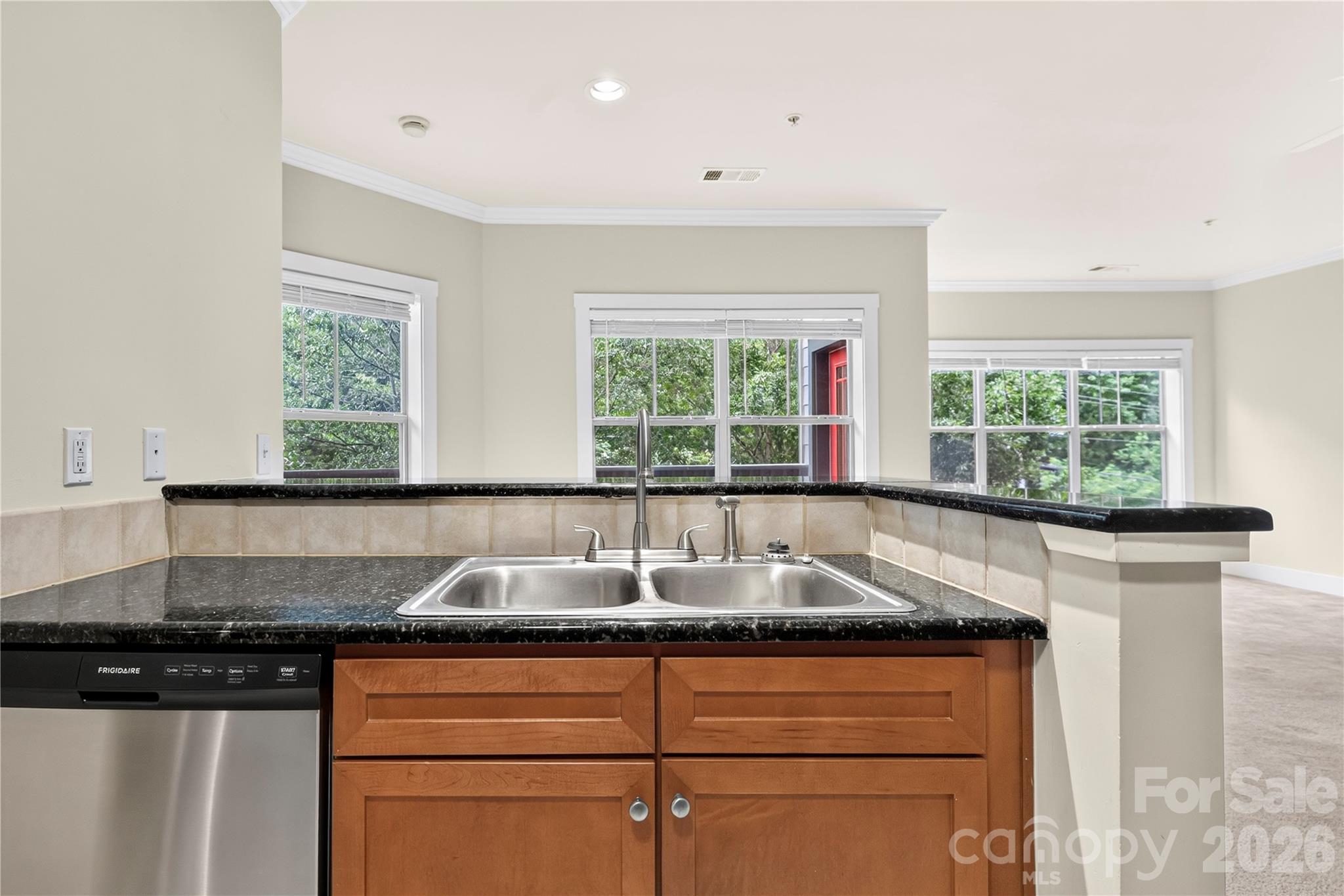 9 Kenilworth Knolls 303 Property Photo 7