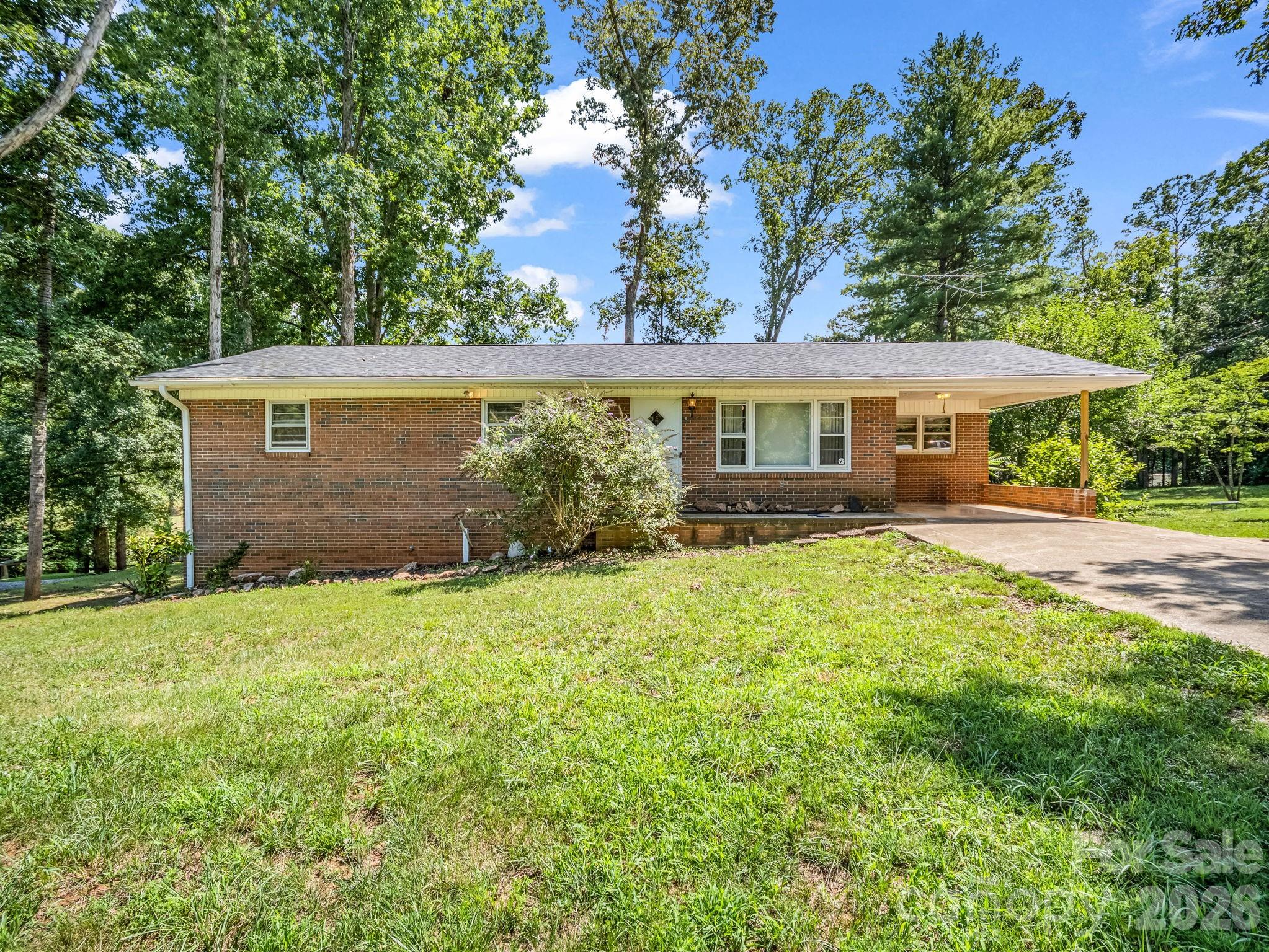 385 Eastview Drive Property Photo 1
