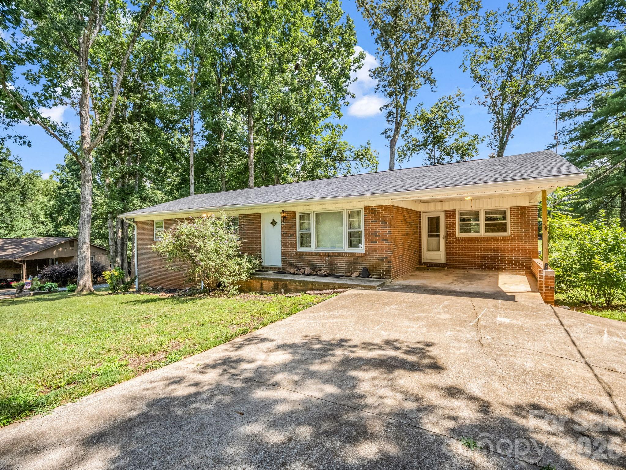 385 Eastview Drive Property Photo 3