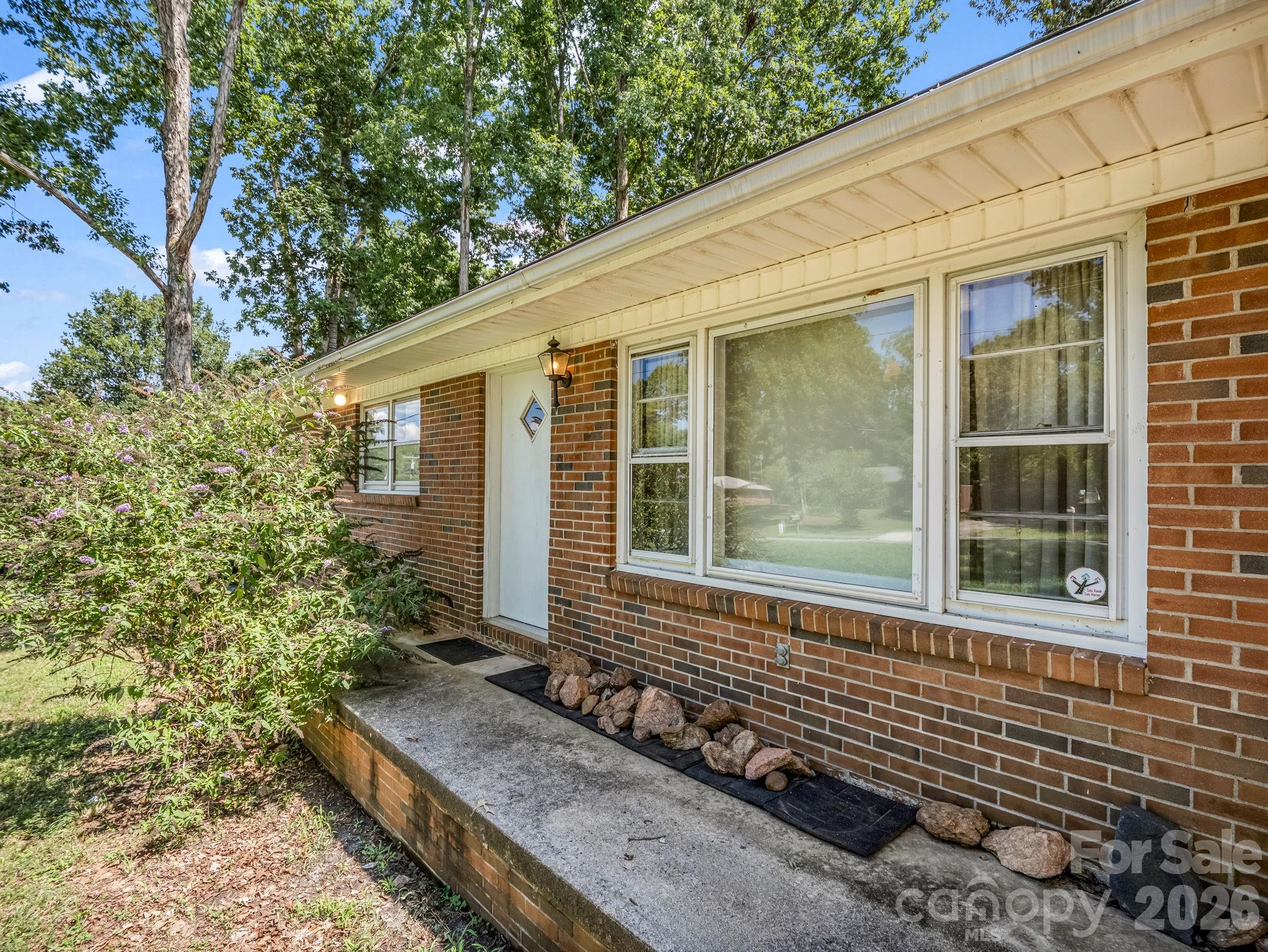 385 Eastview Drive Property Photo 6