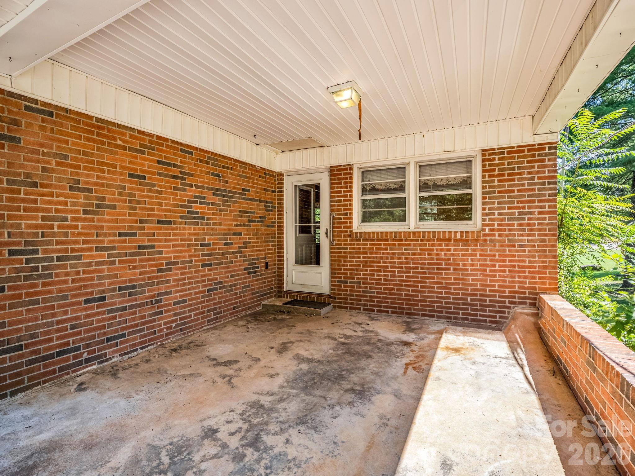 385 Eastview Drive Property Photo 14