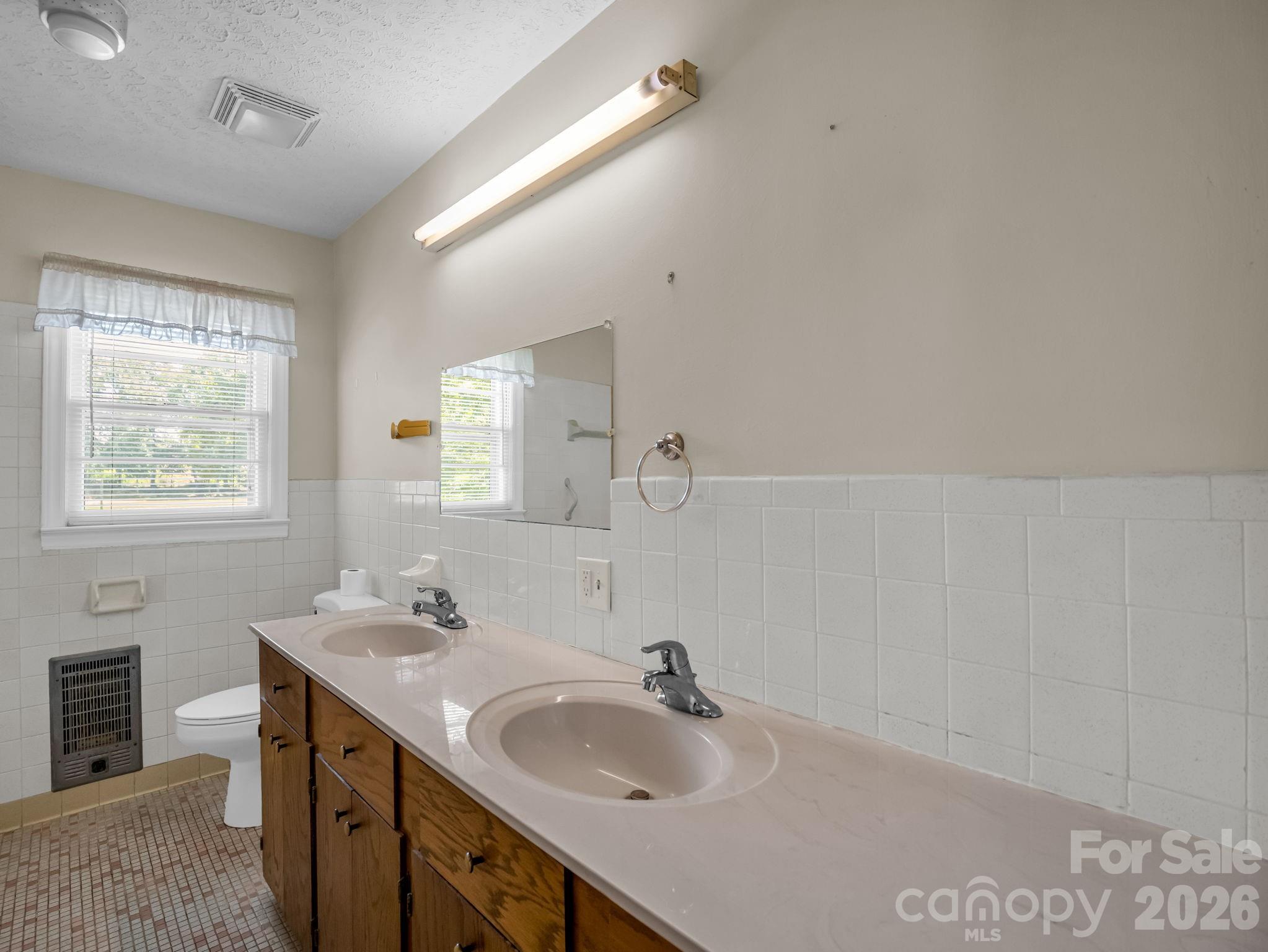 385 Eastview Drive Property Photo 25