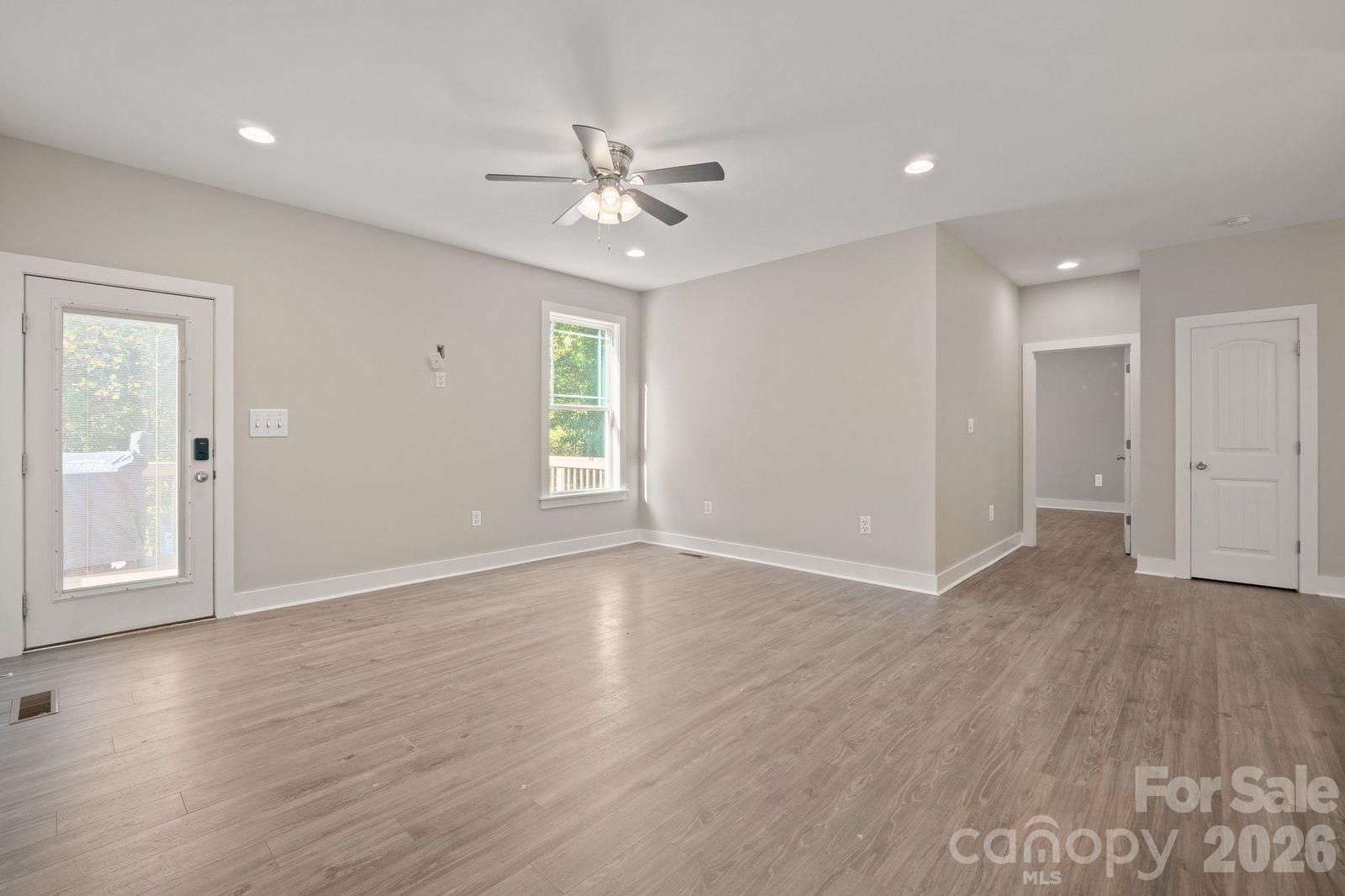 1544 Farmington Hills Drive Property Photo 18