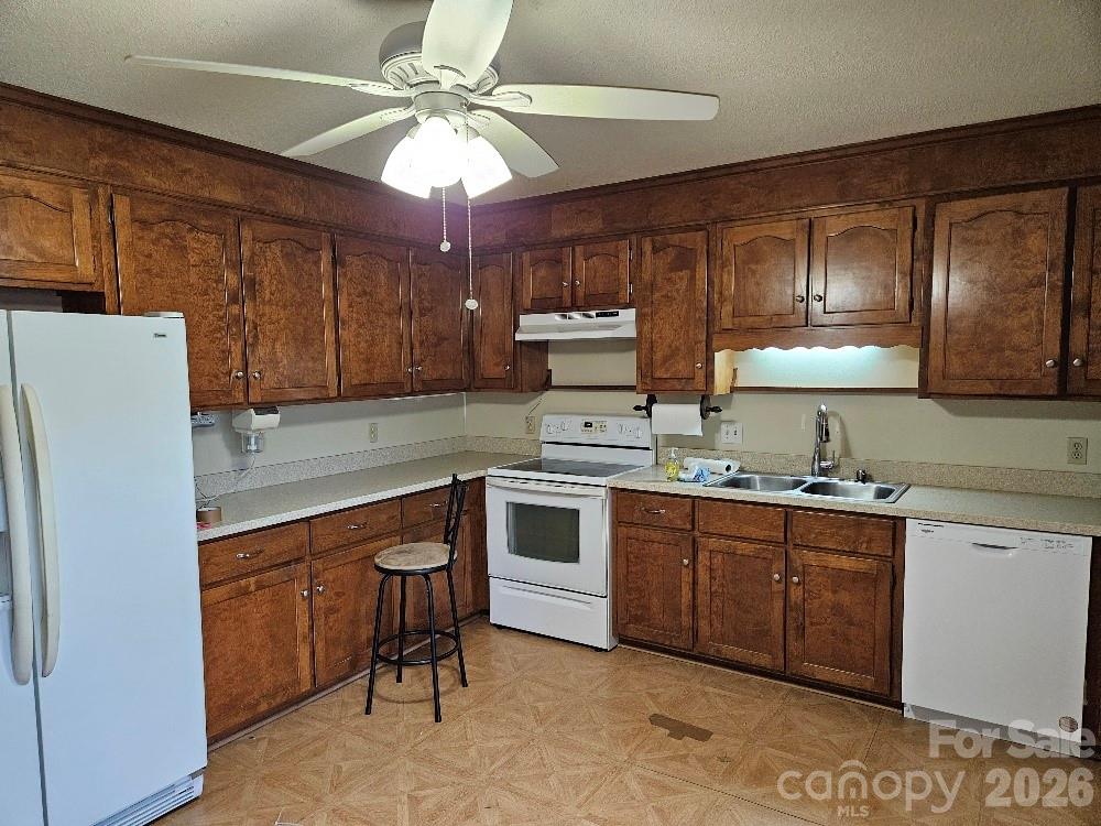 221 Pointe Circle Property Photo 2