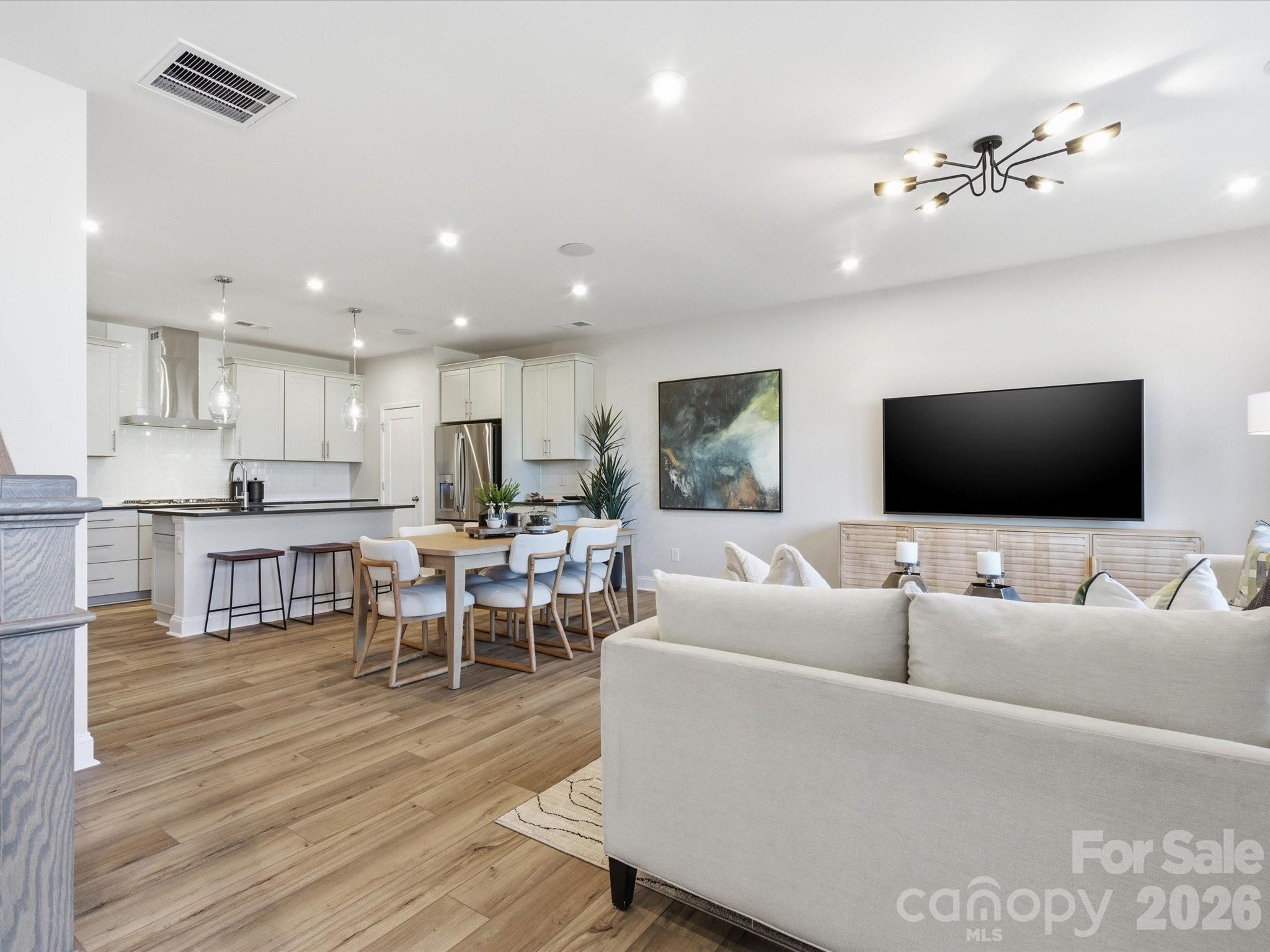 471 Nash Street Property Photo 2