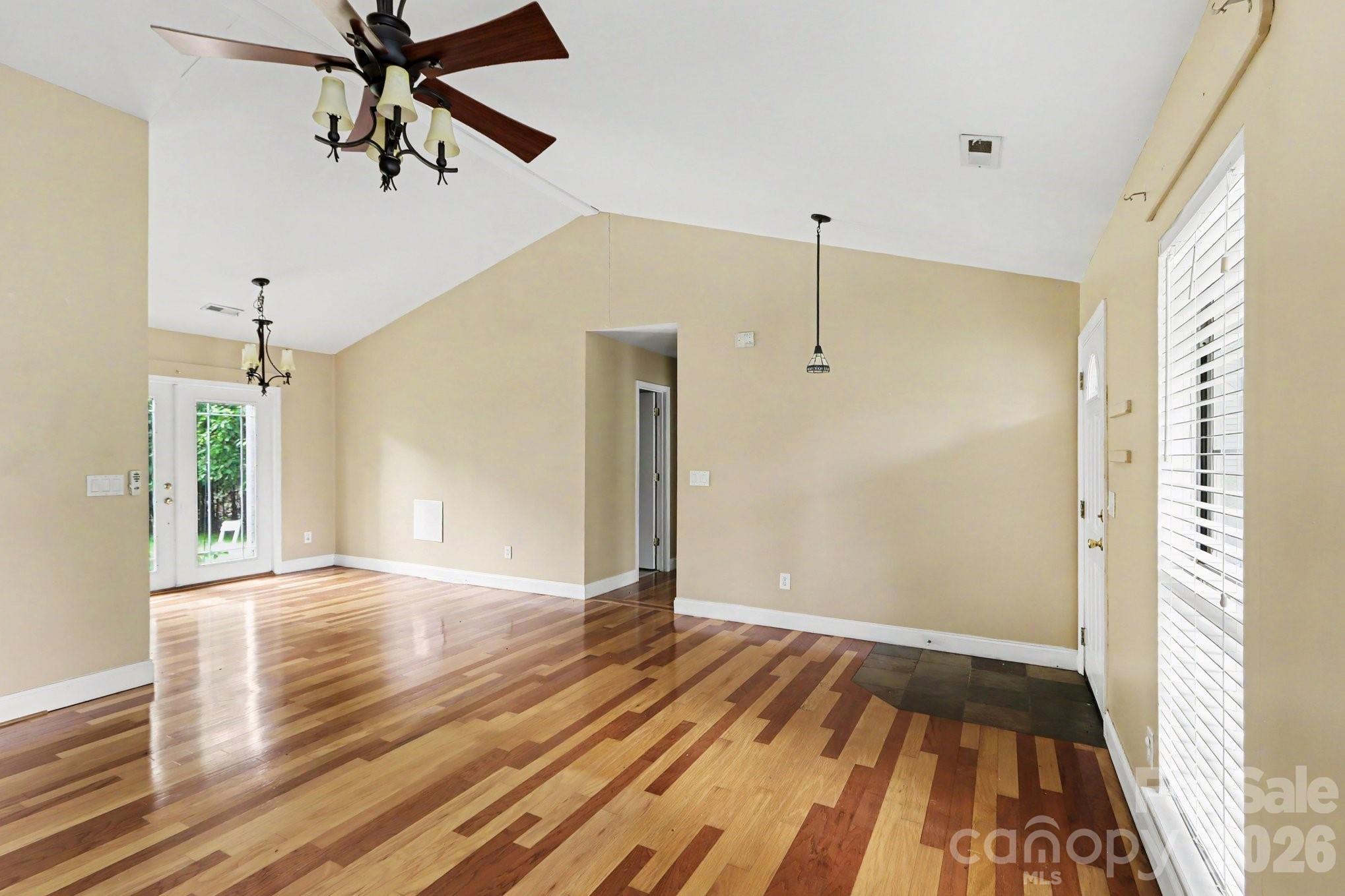 8804 Royal Scot Lane Property Photo 7