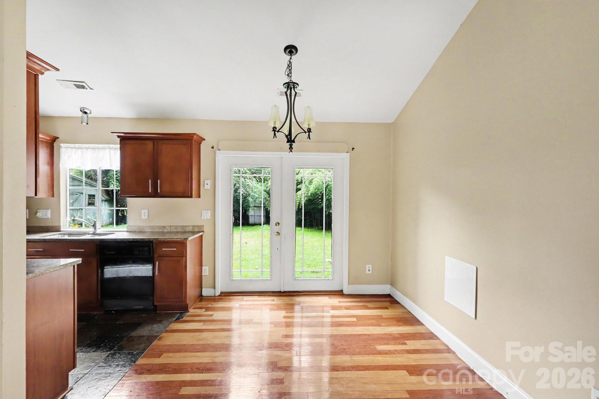 8804 Royal Scot Lane Property Photo 8