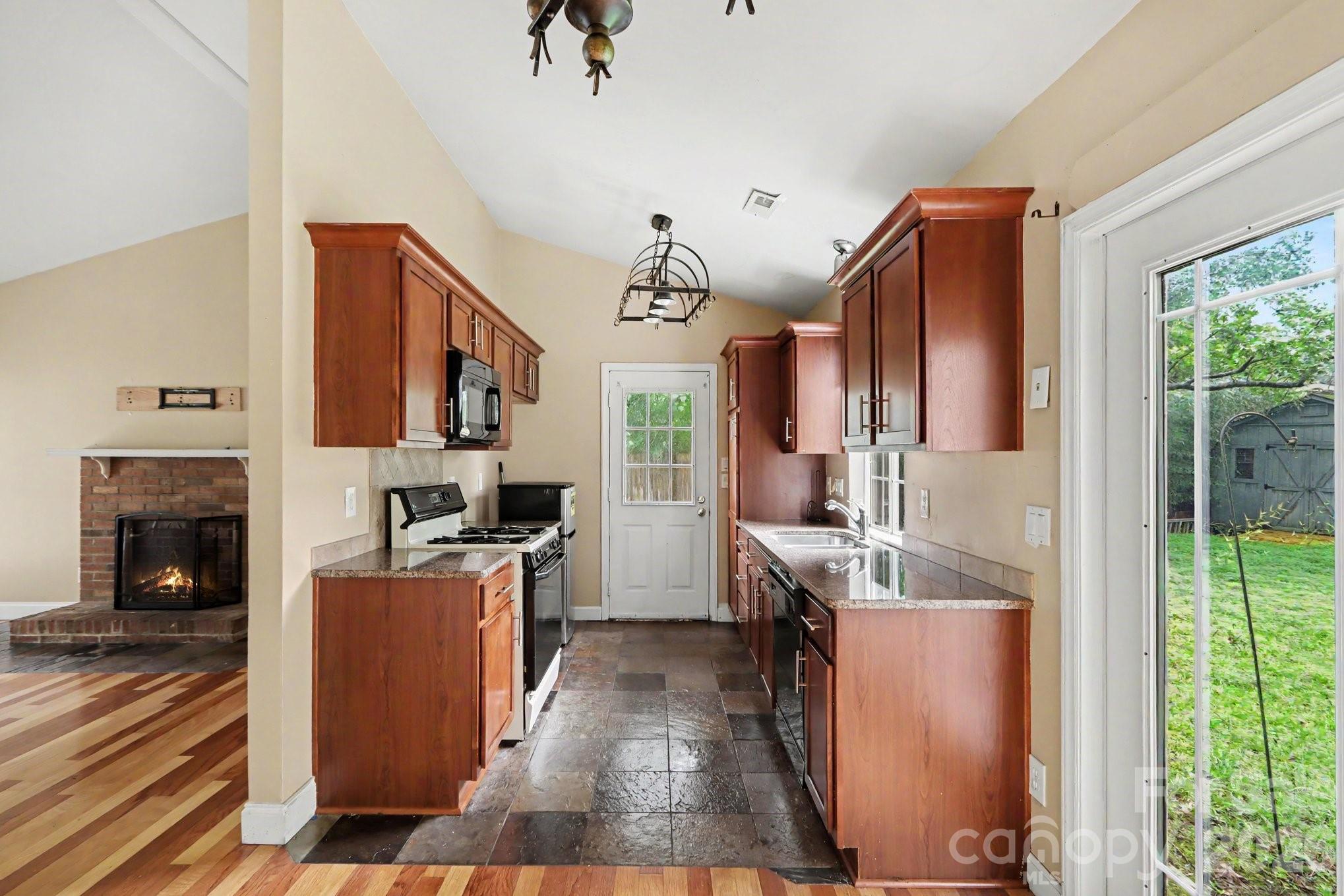8804 Royal Scot Lane Property Photo 10