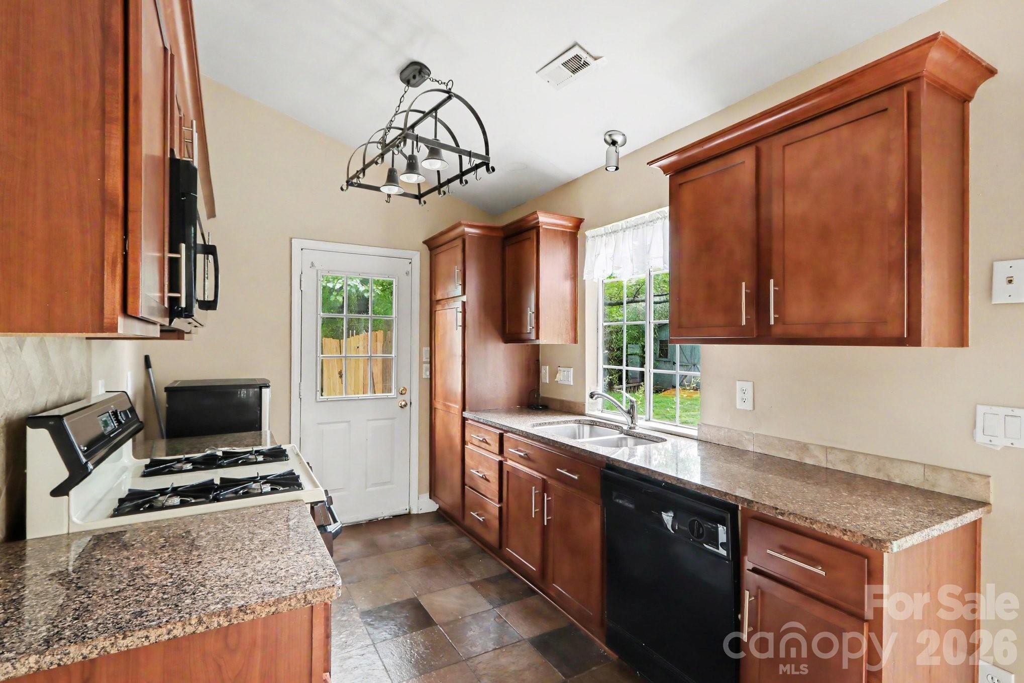 8804 Royal Scot Lane Property Photo 12